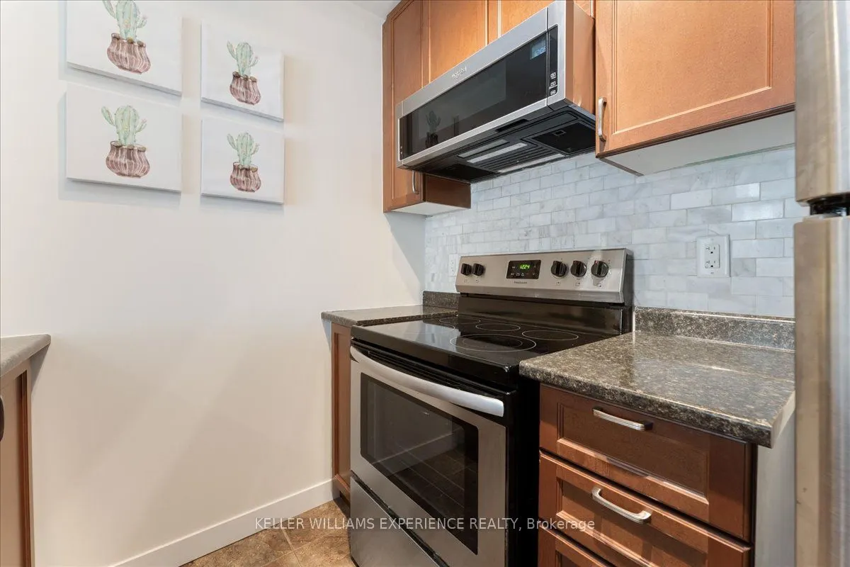 85 Robinson Street, #808