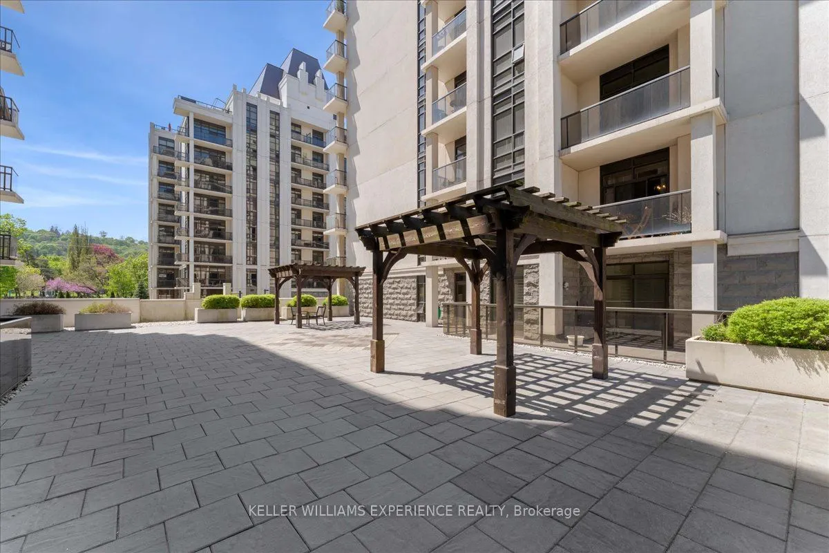 85 Robinson Street, #808