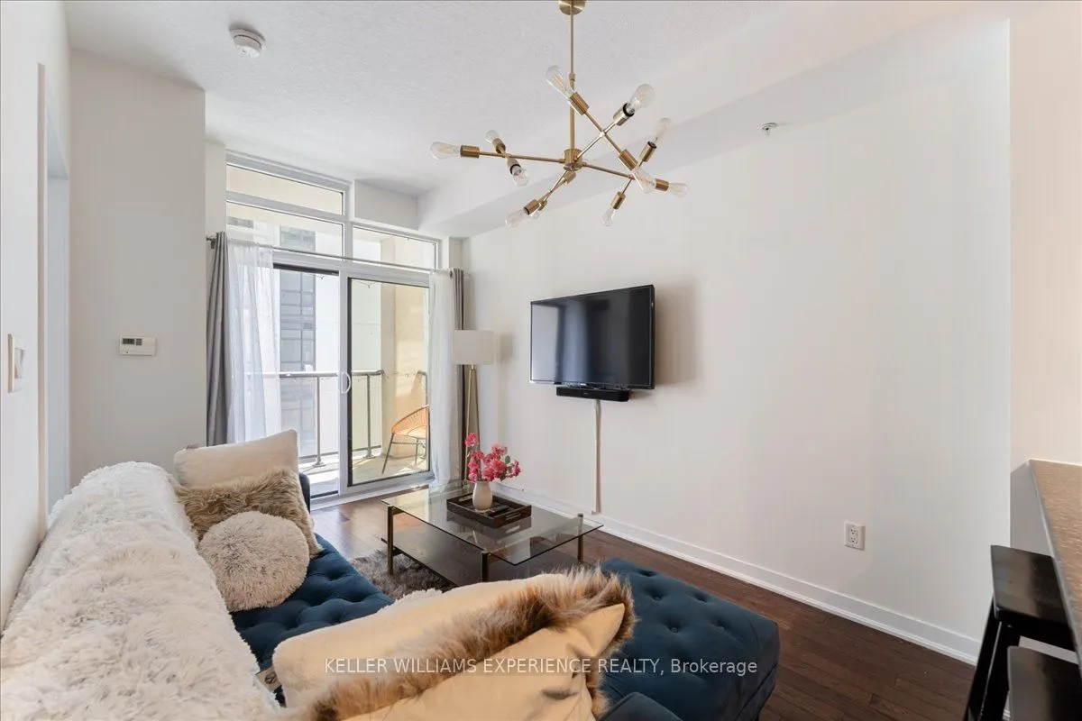 85 Robinson Street, #808
