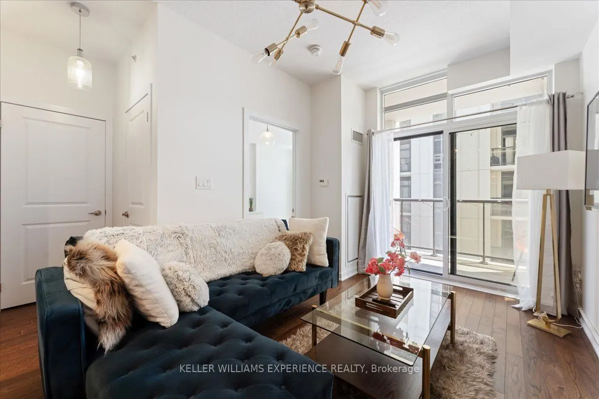 85 Robinson Street, #808