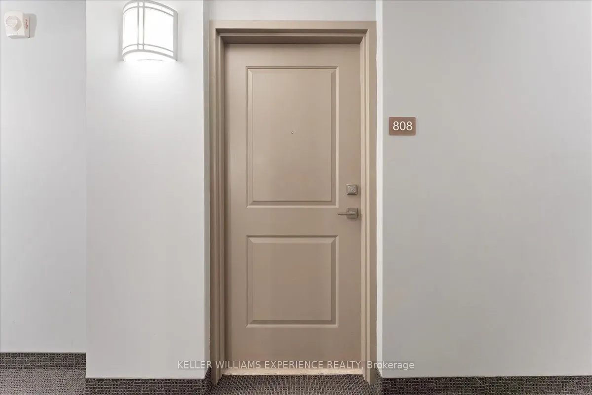 85 Robinson Street, #808