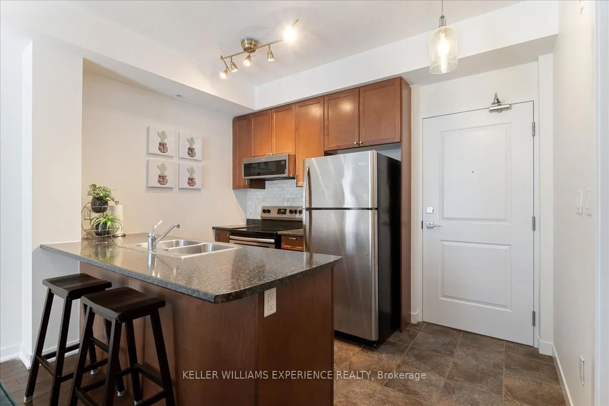 85 Robinson Street, #808