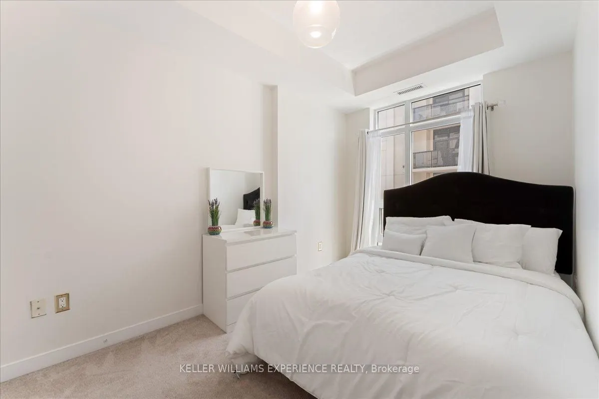 85 Robinson Street, #808