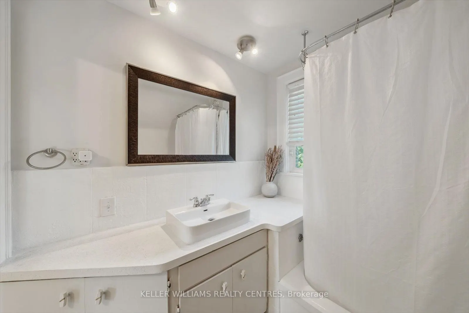 591 Woolwich Street