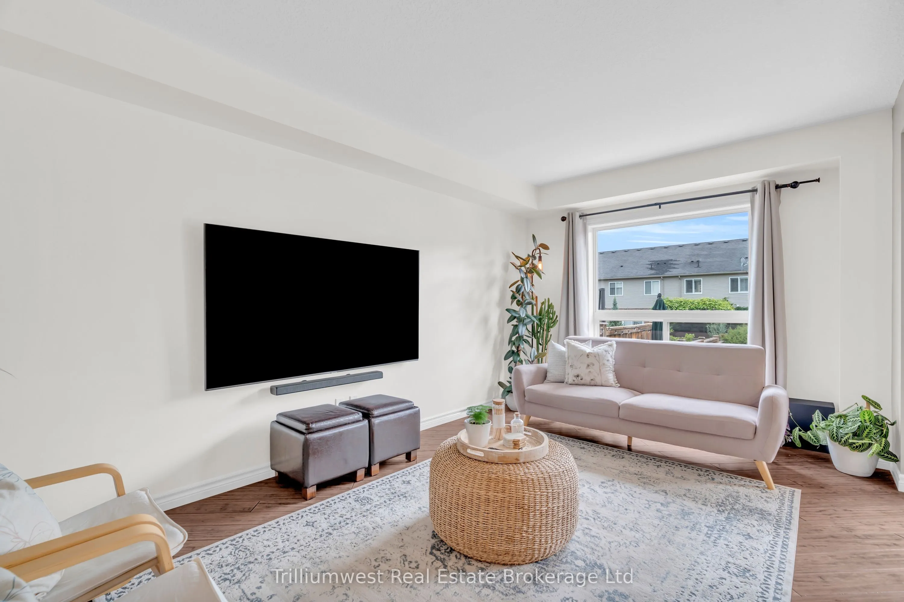 210 Couling Crescent