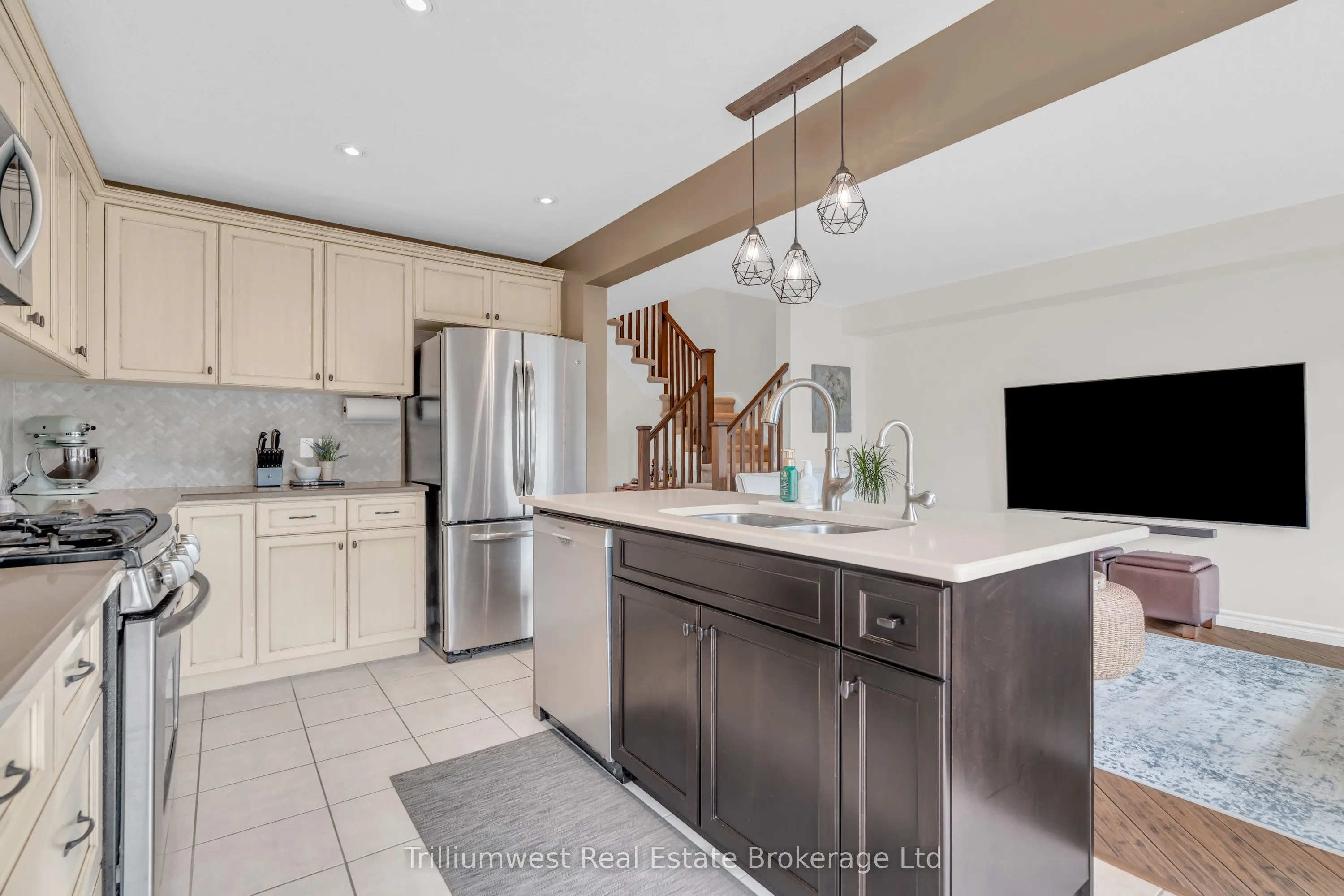 210 Couling Crescent