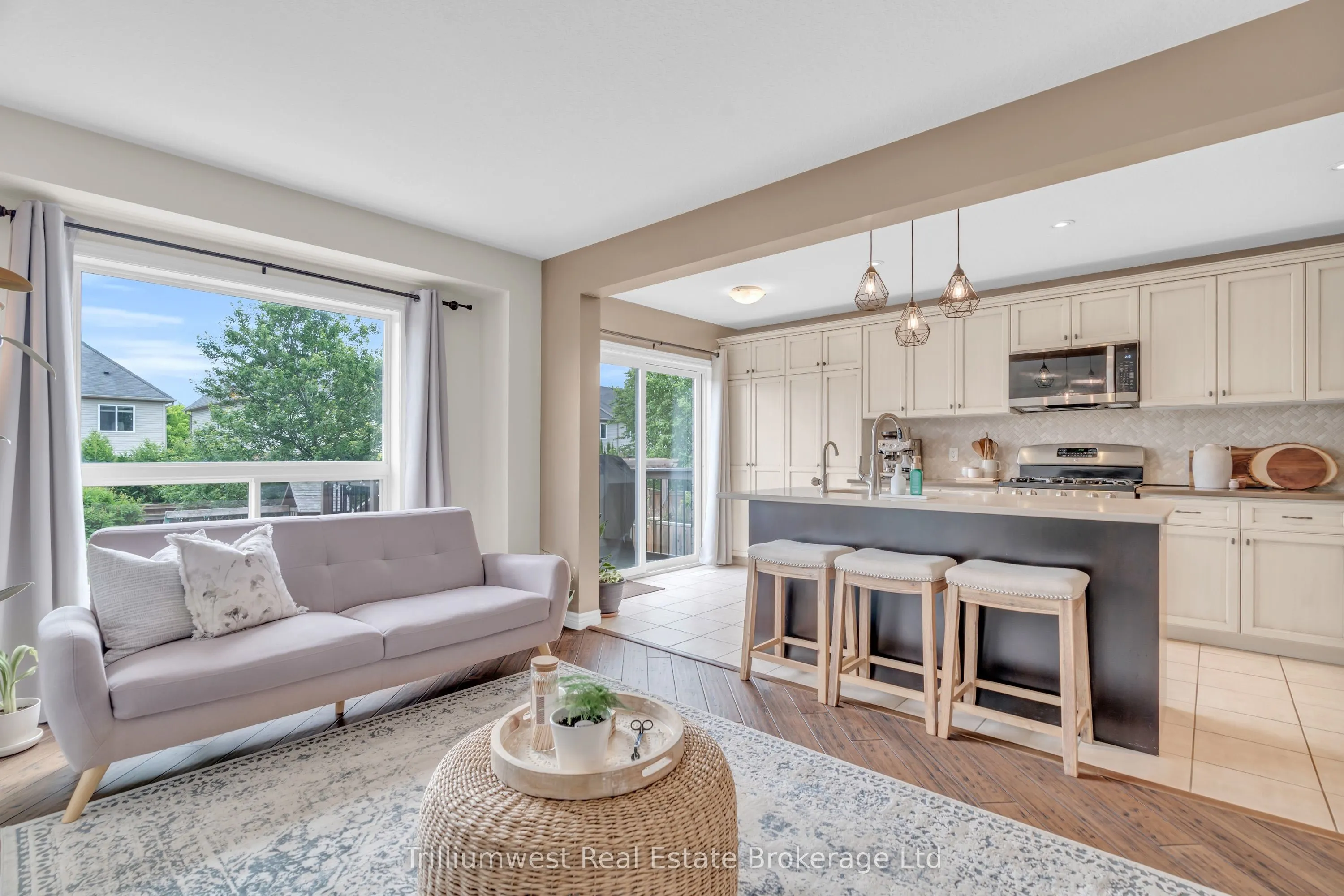 210 Couling Crescent