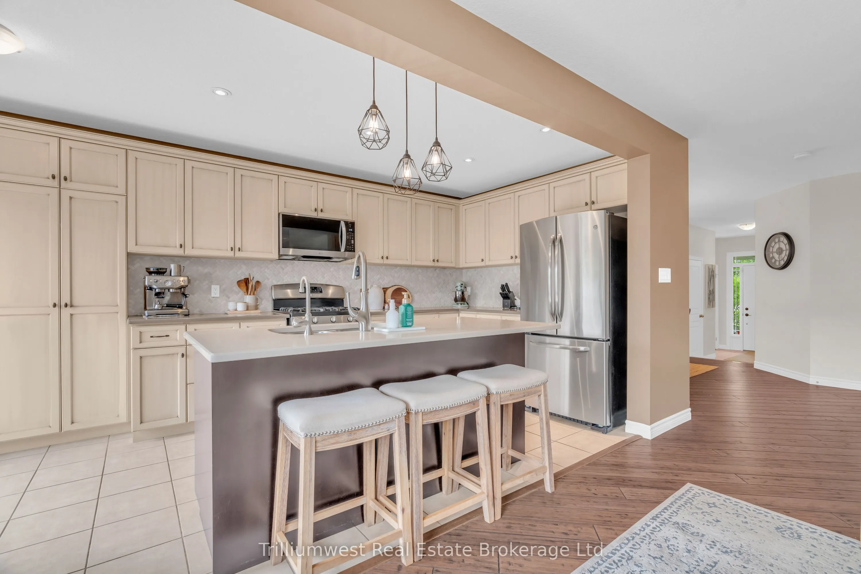 210 Couling Crescent