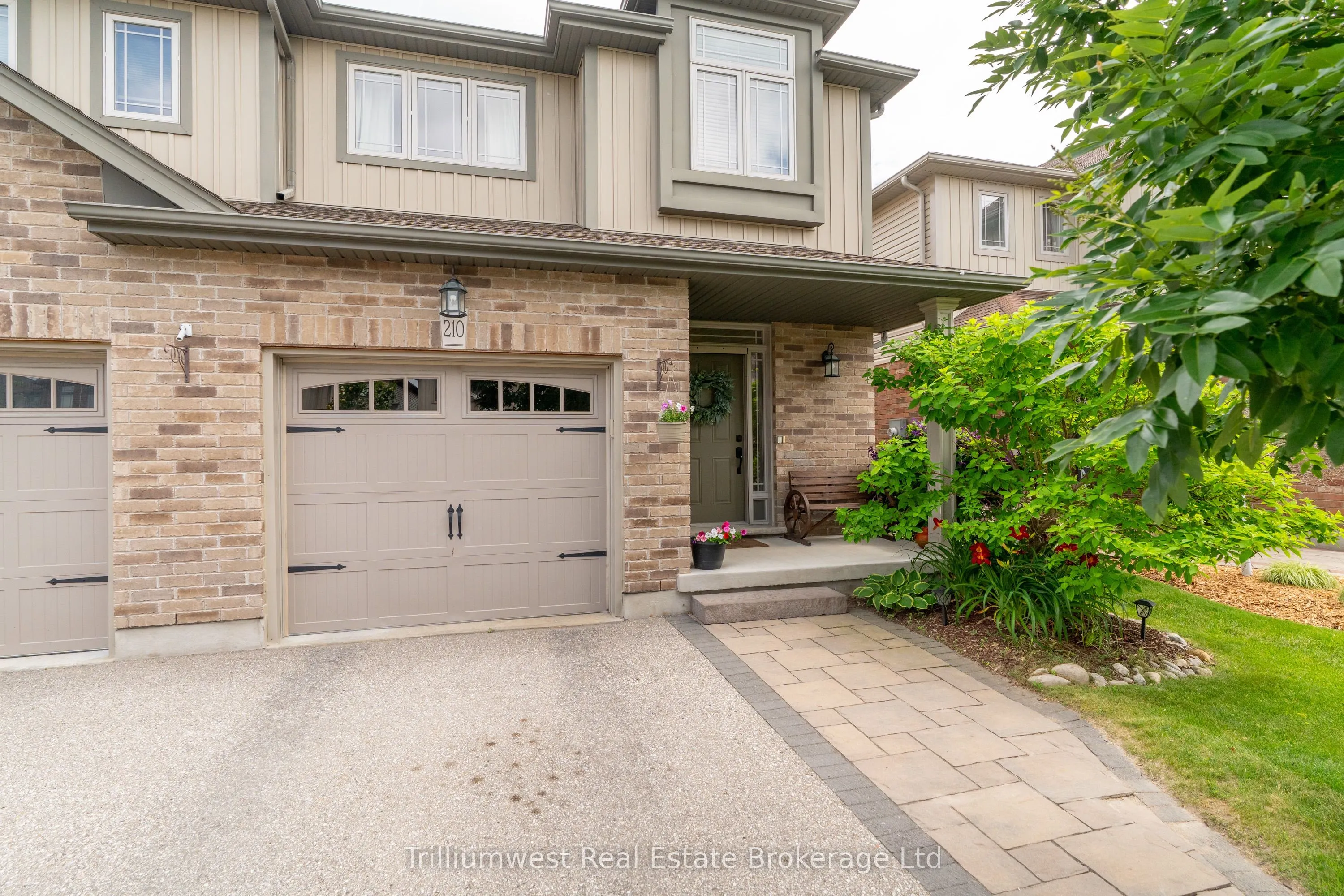 210 Couling Crescent