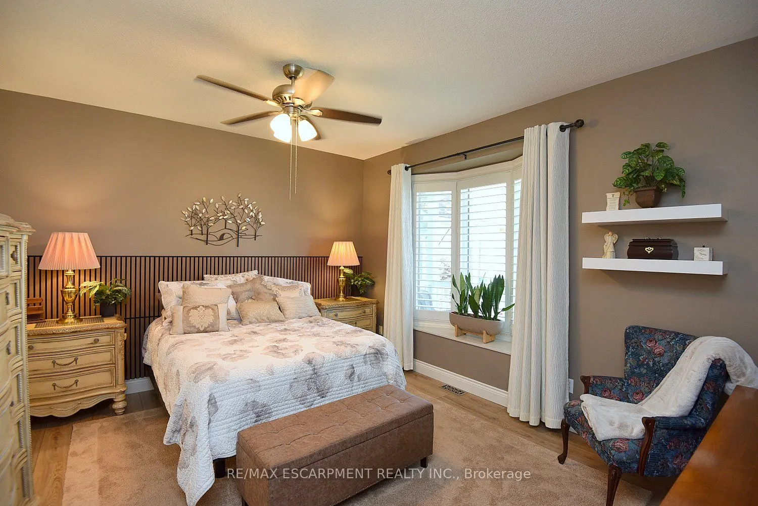 241 SILVERBIRCH Boulevard, #32