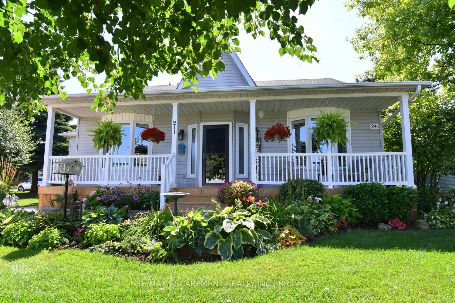241 SILVERBIRCH Boulevard, #32