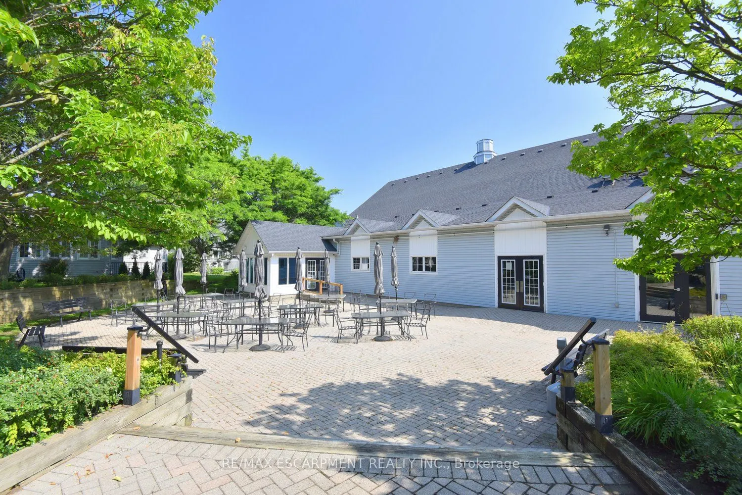 241 SILVERBIRCH Boulevard, #32