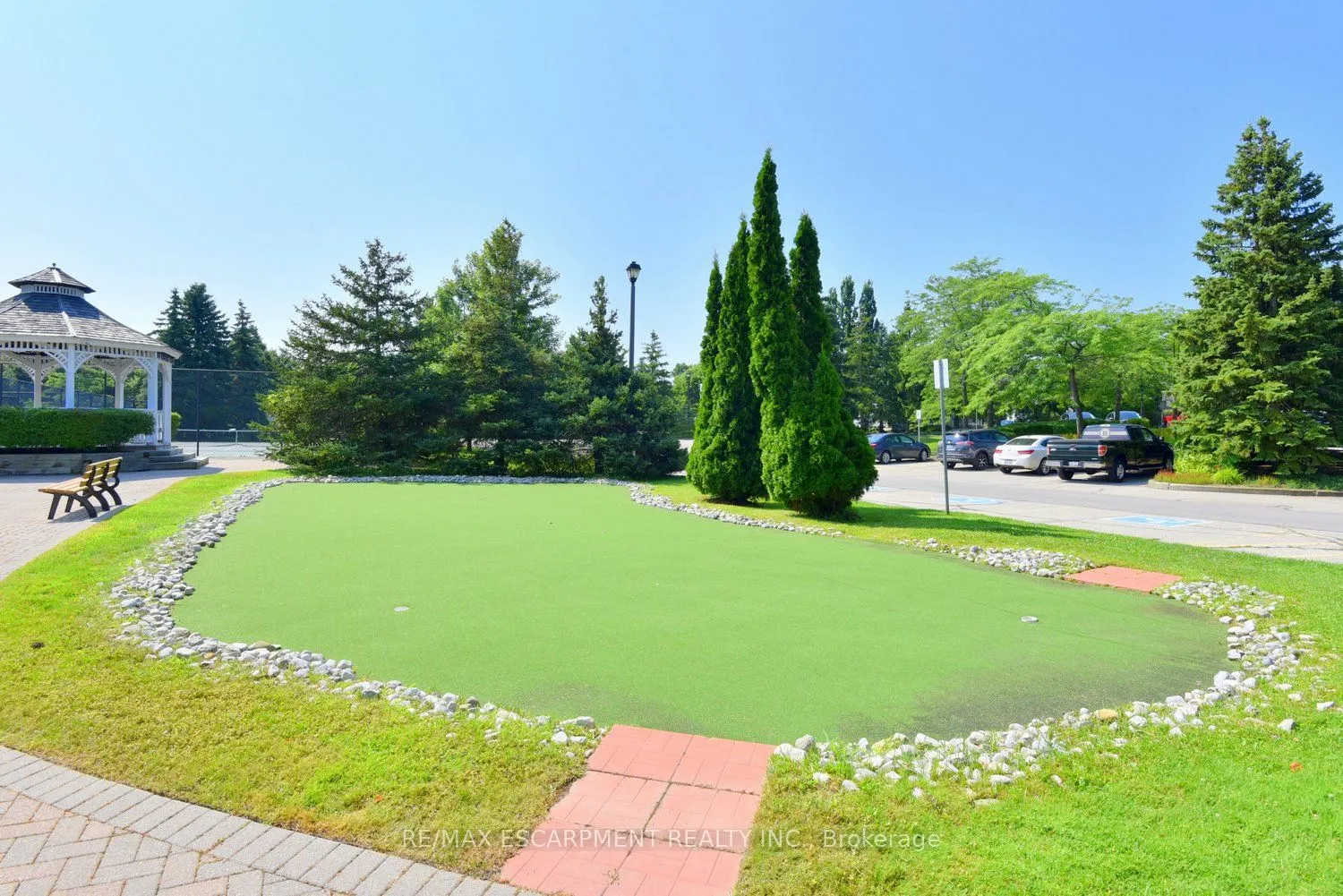 241 SILVERBIRCH Boulevard, #32