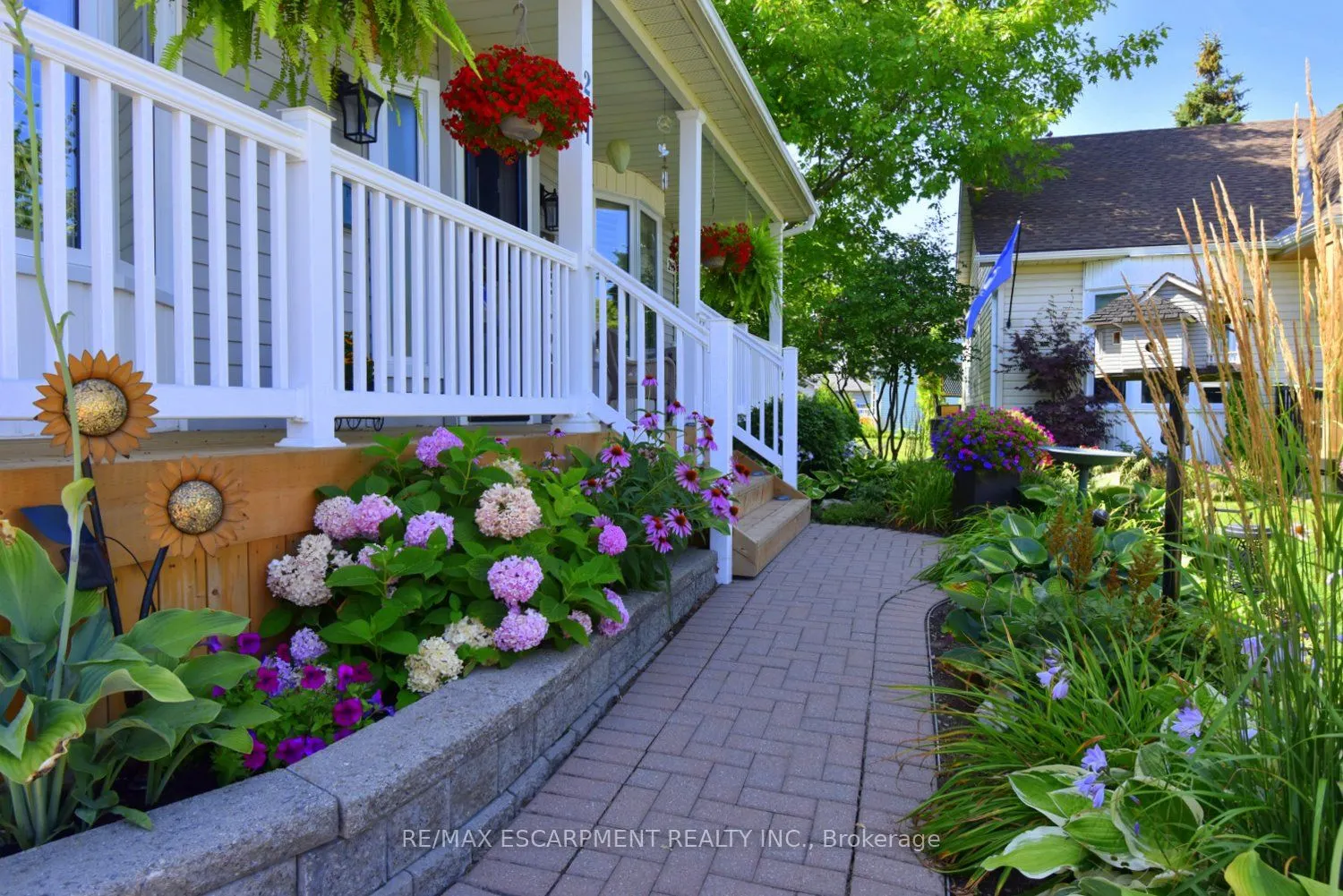 241 SILVERBIRCH Boulevard, #32