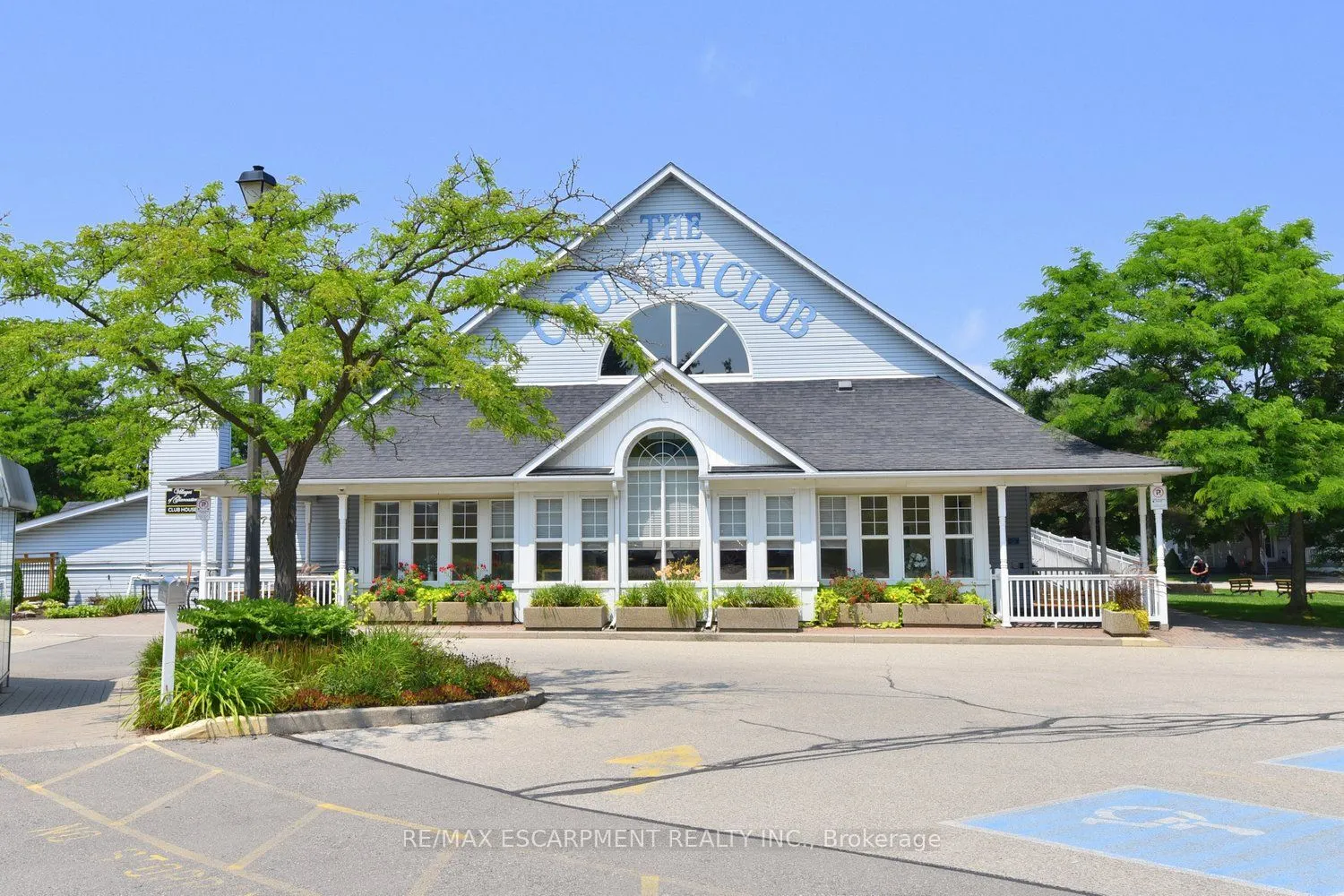 241 SILVERBIRCH Boulevard, #32