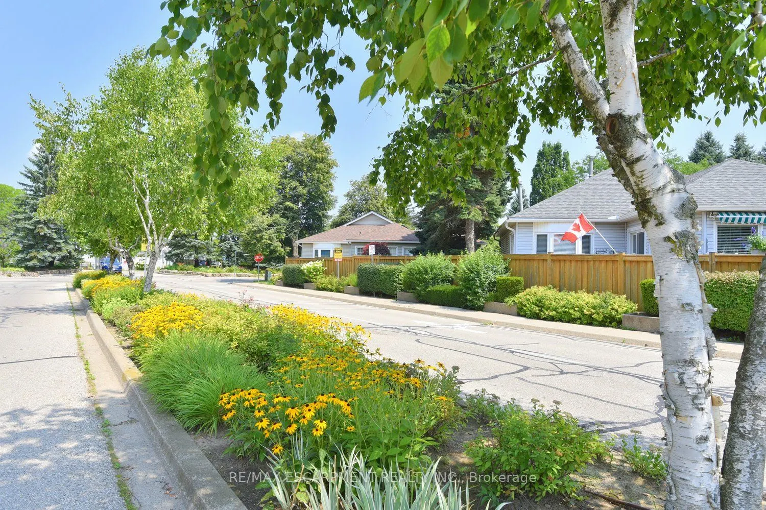 241 SILVERBIRCH Boulevard, #32