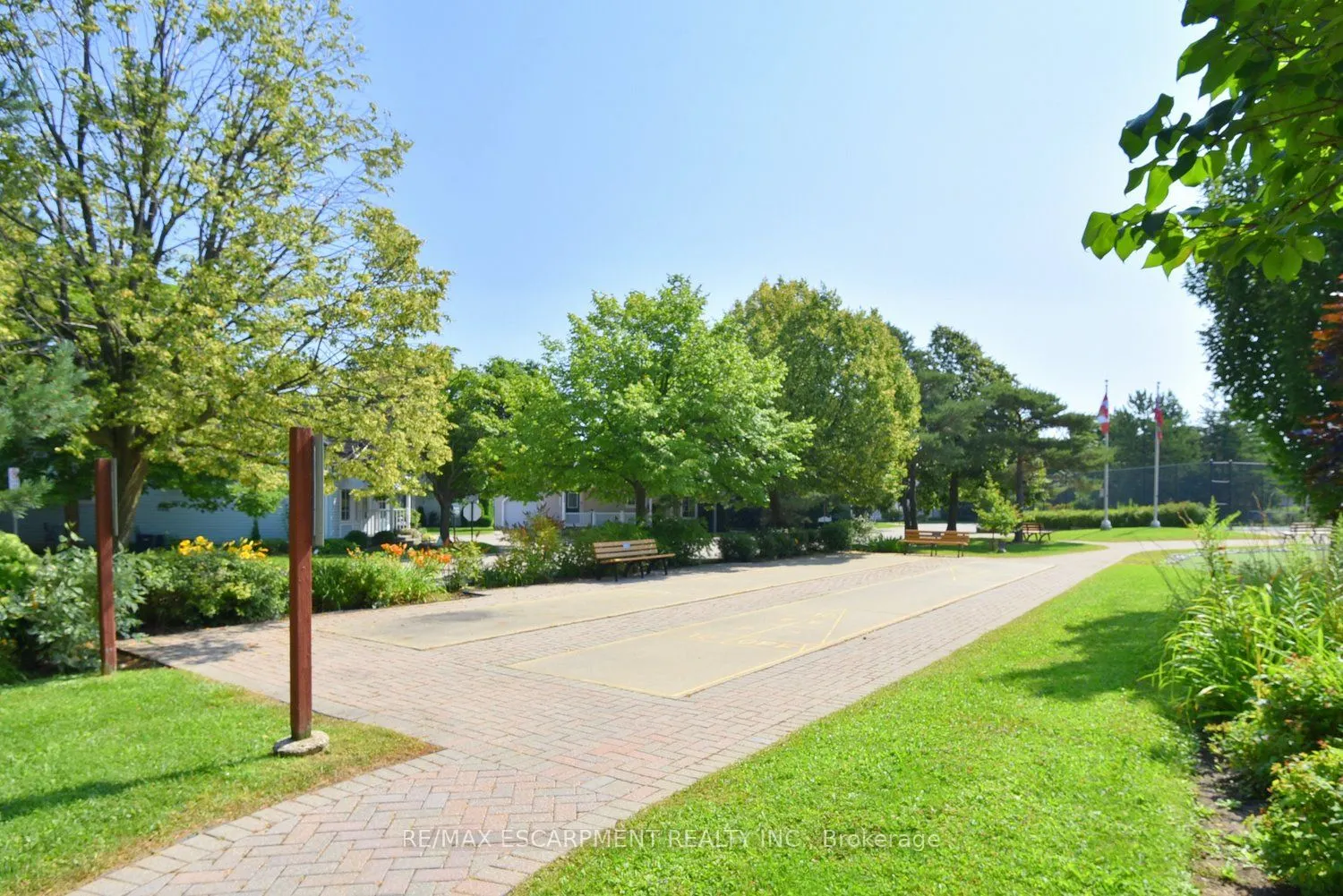 241 SILVERBIRCH Boulevard, #32