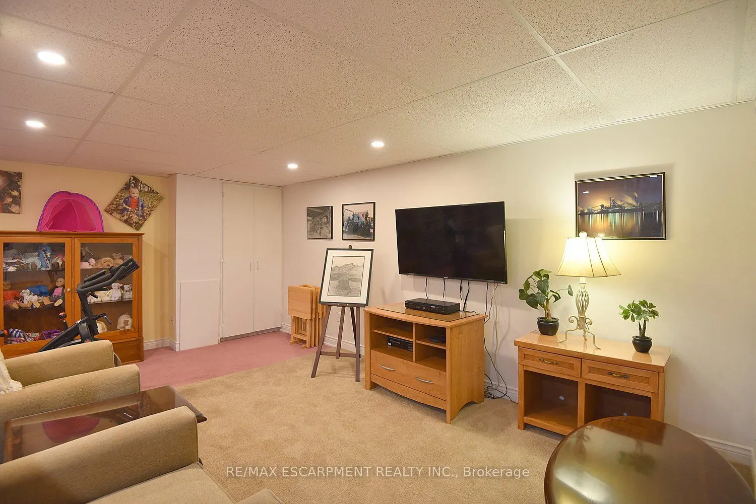241 SILVERBIRCH Boulevard, #32