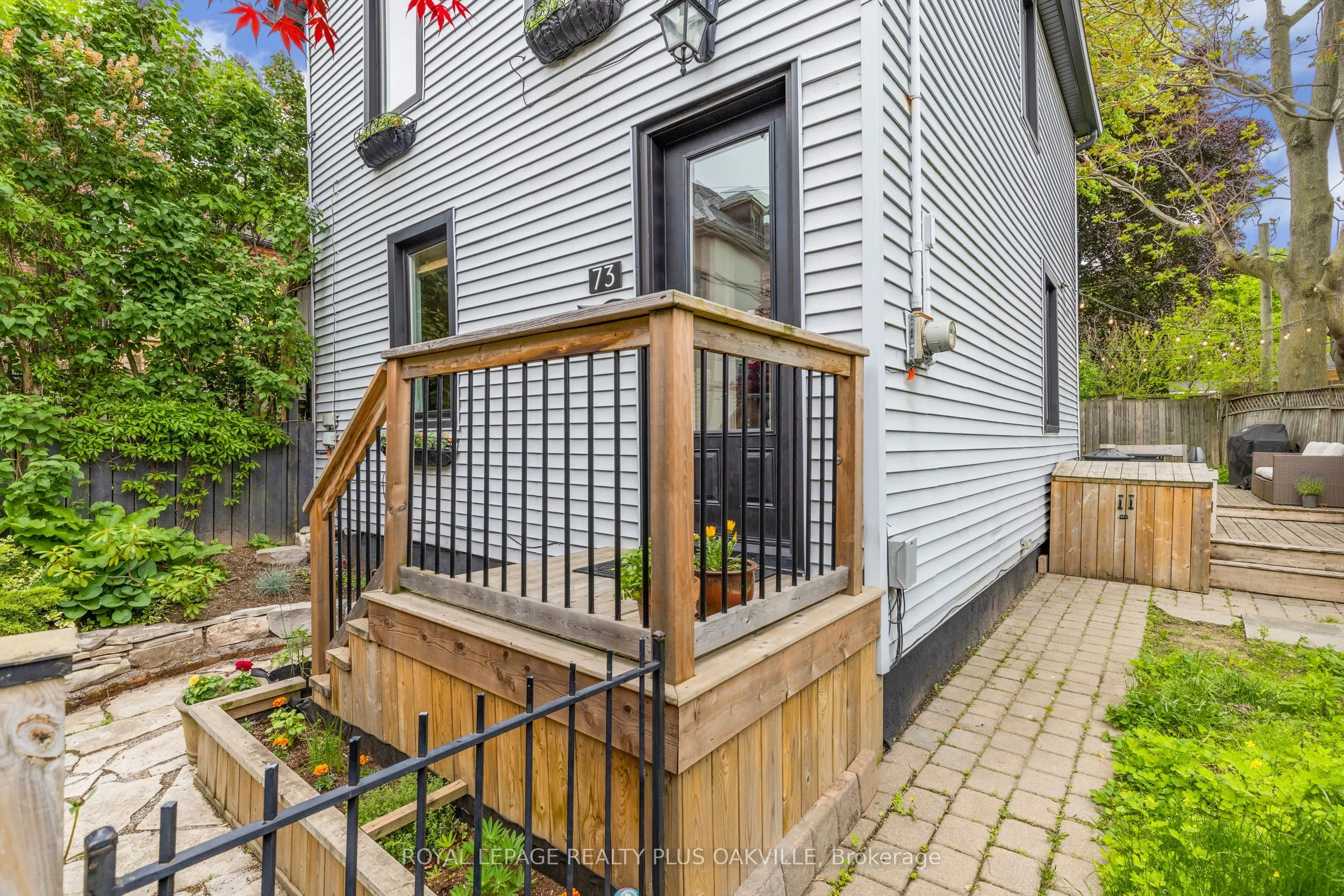 73 Pearl Street N