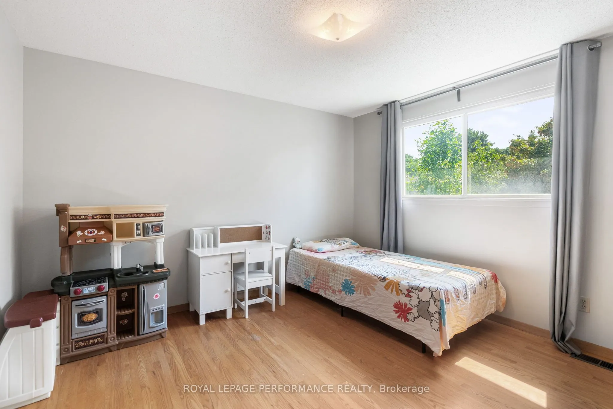 33 Woodview Crescent