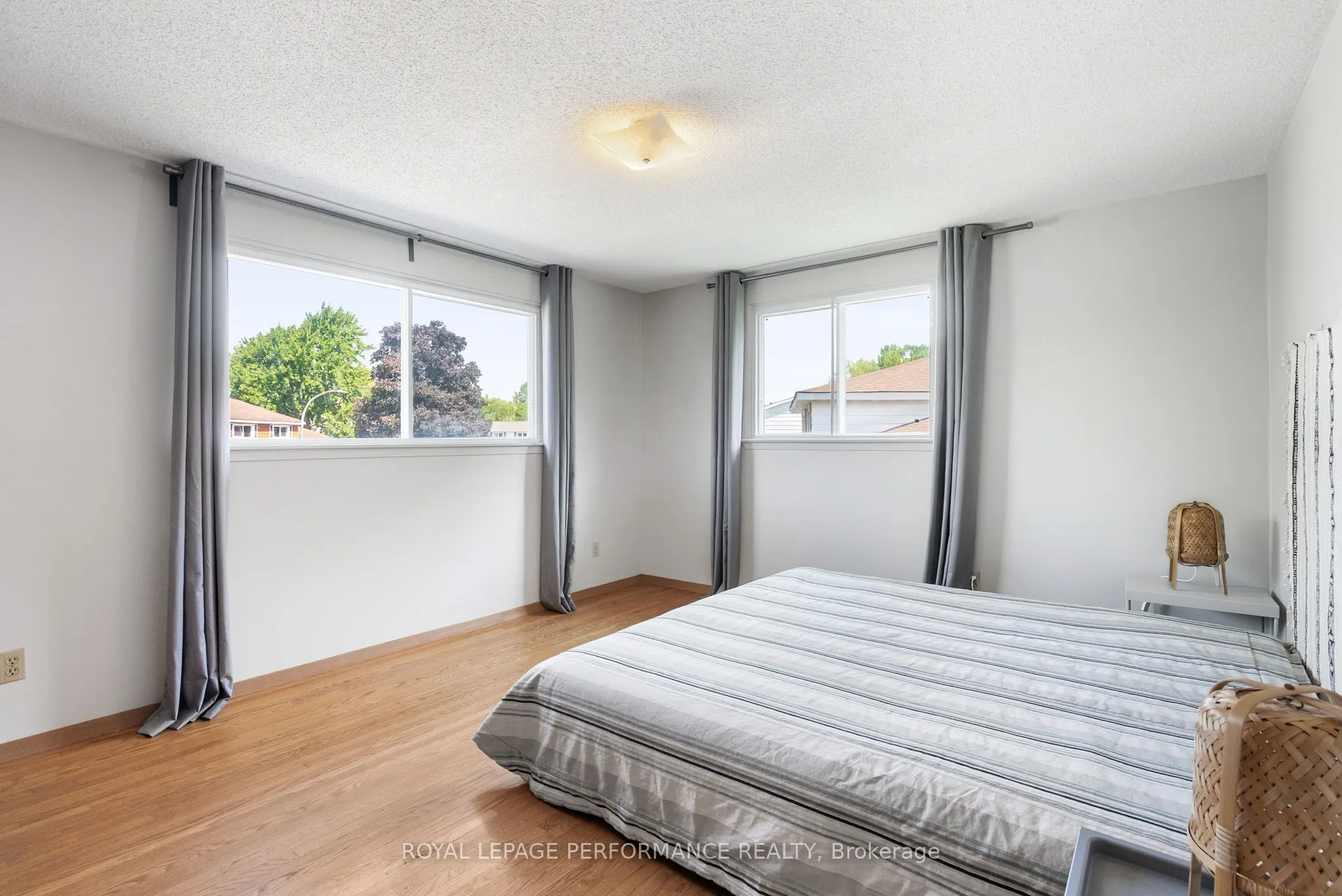 33 Woodview Crescent