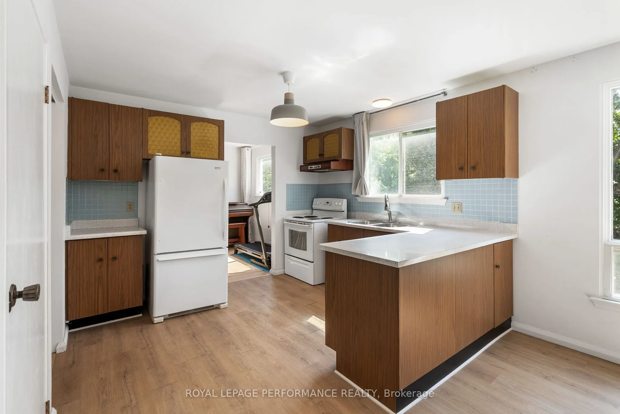 33 Woodview Crescent