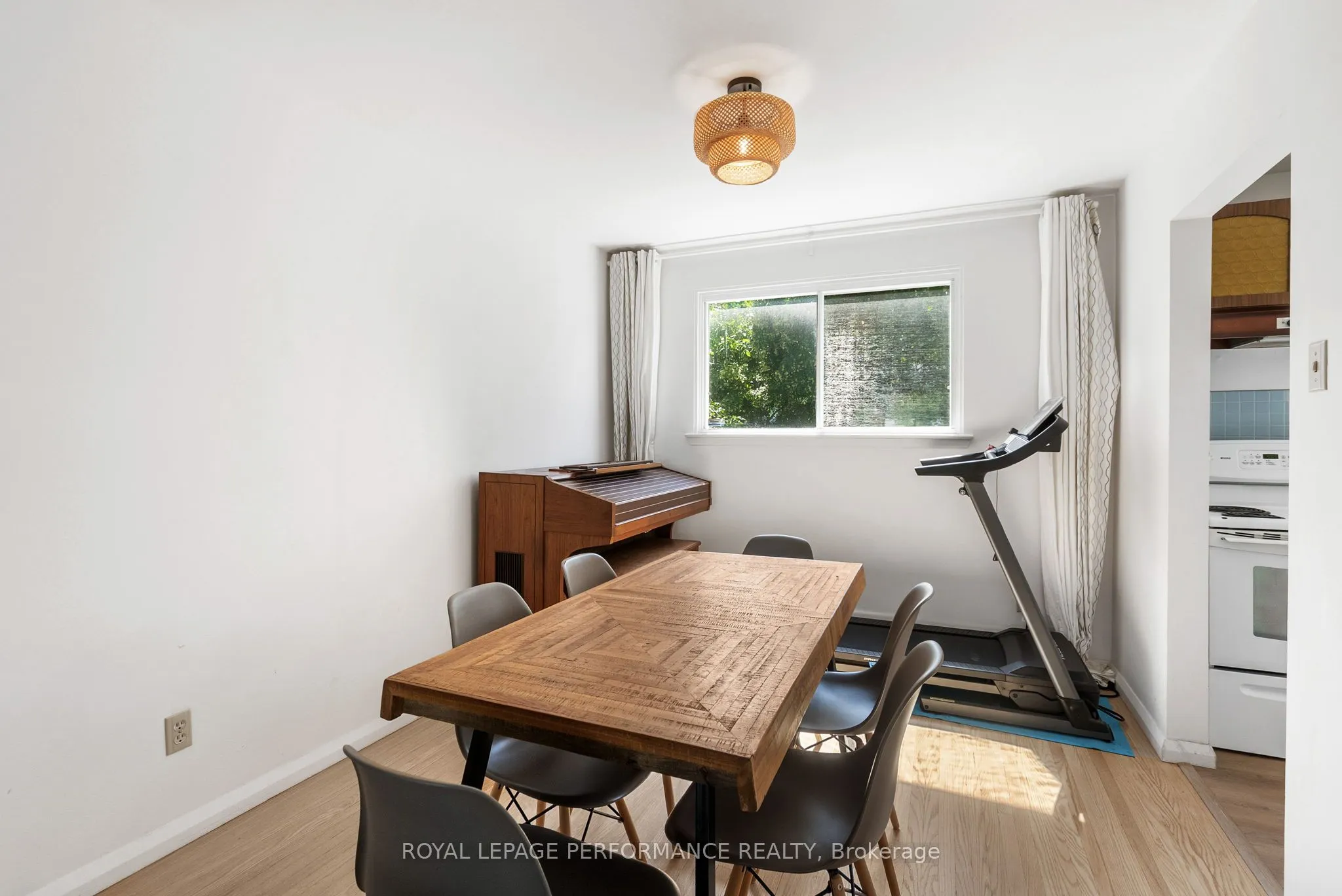 33 Woodview Crescent