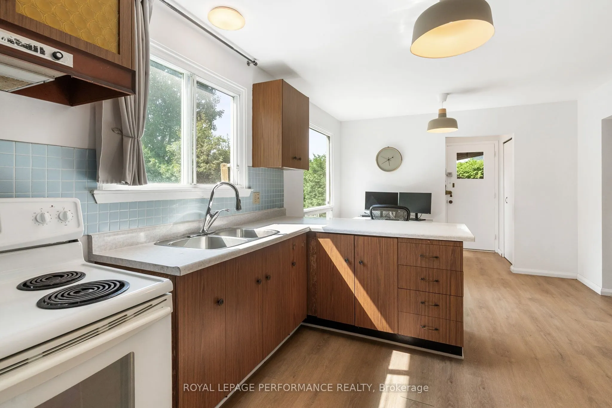33 Woodview Crescent