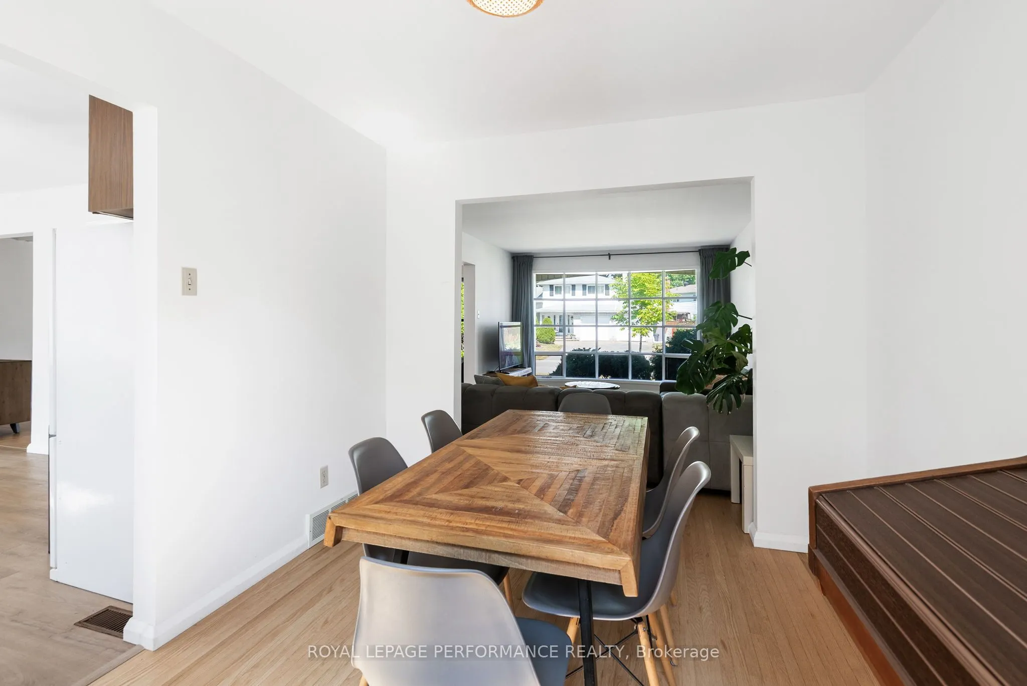 33 Woodview Crescent