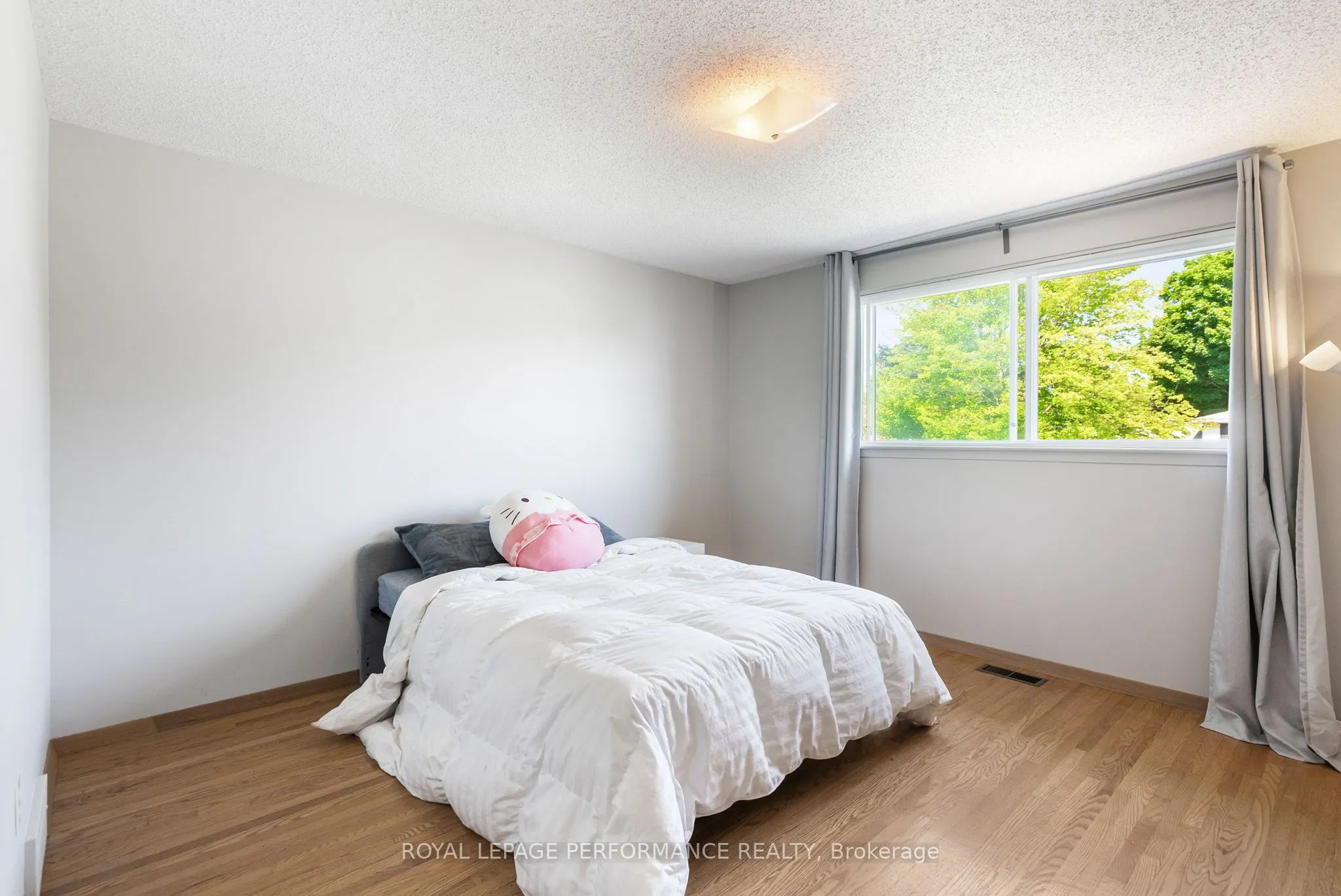 33 Woodview Crescent