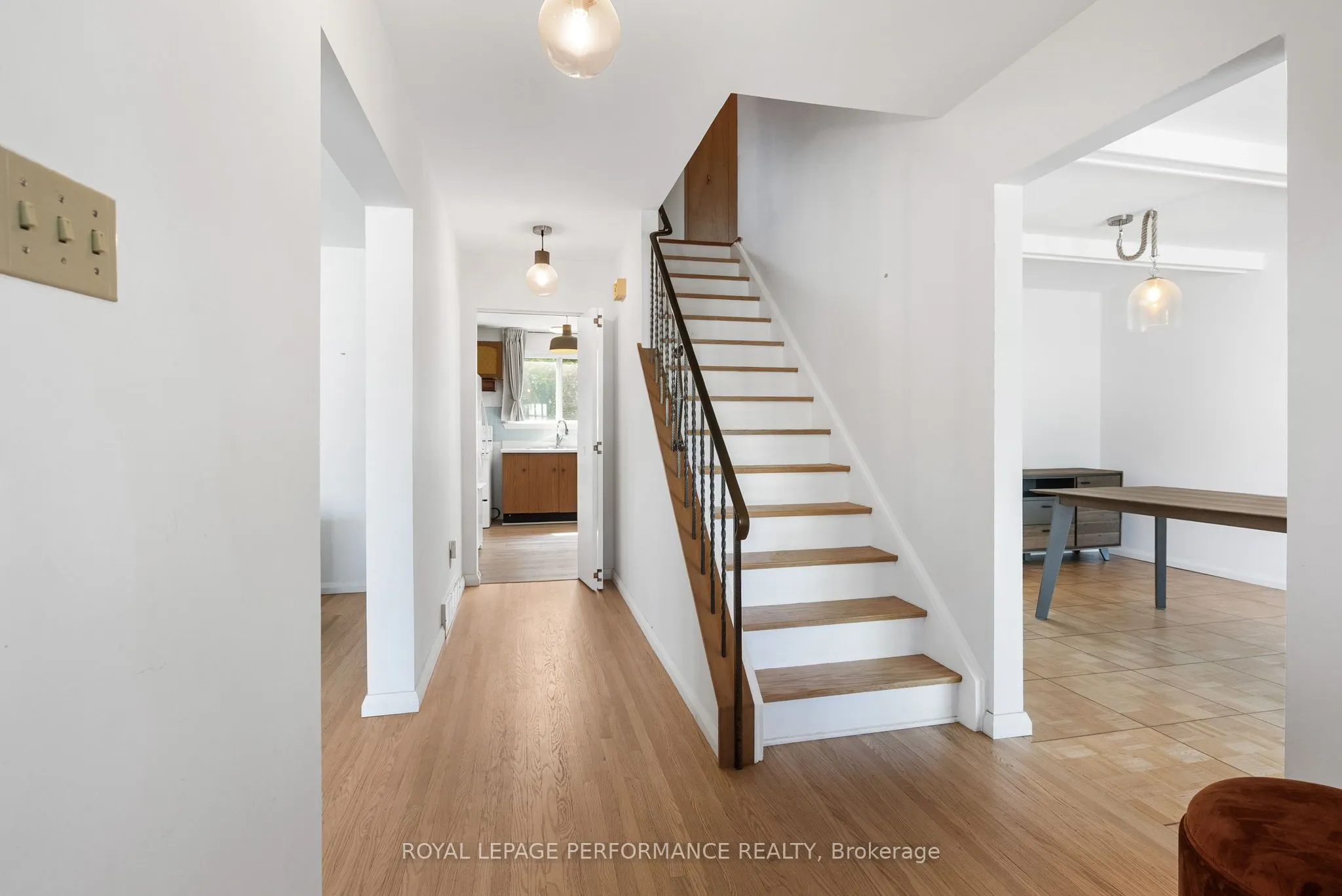 33 Woodview Crescent