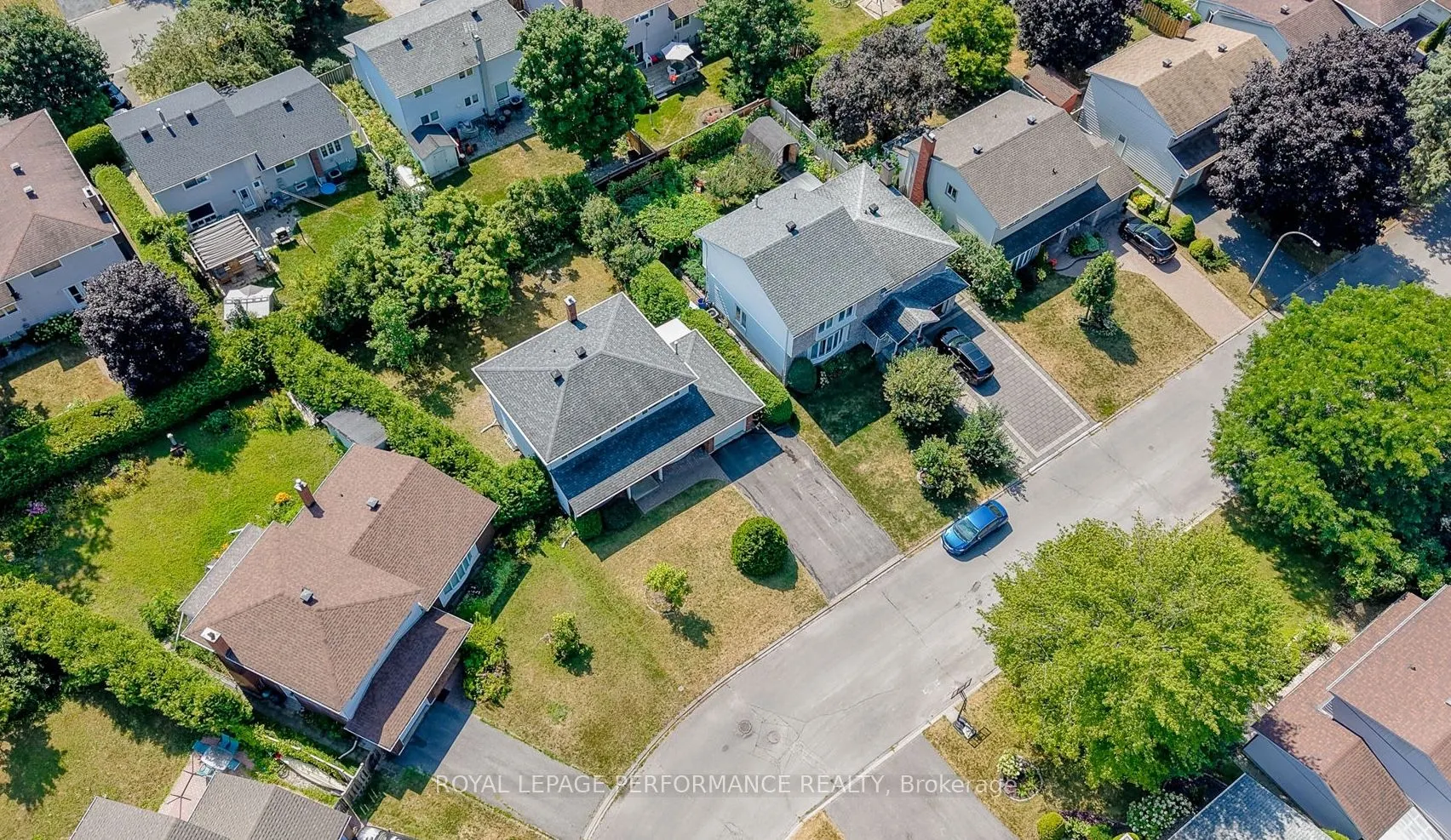 33 Woodview Crescent