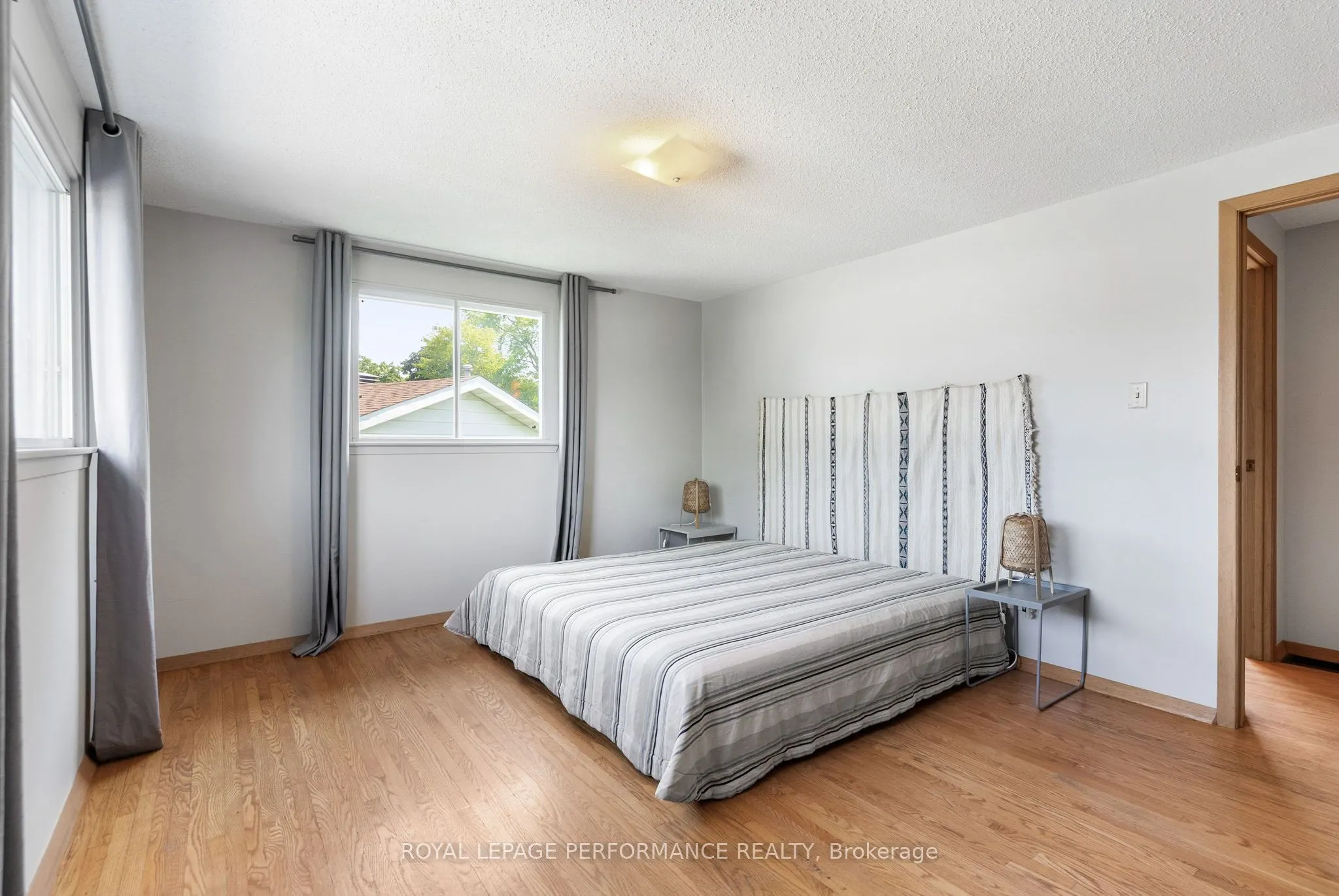33 Woodview Crescent