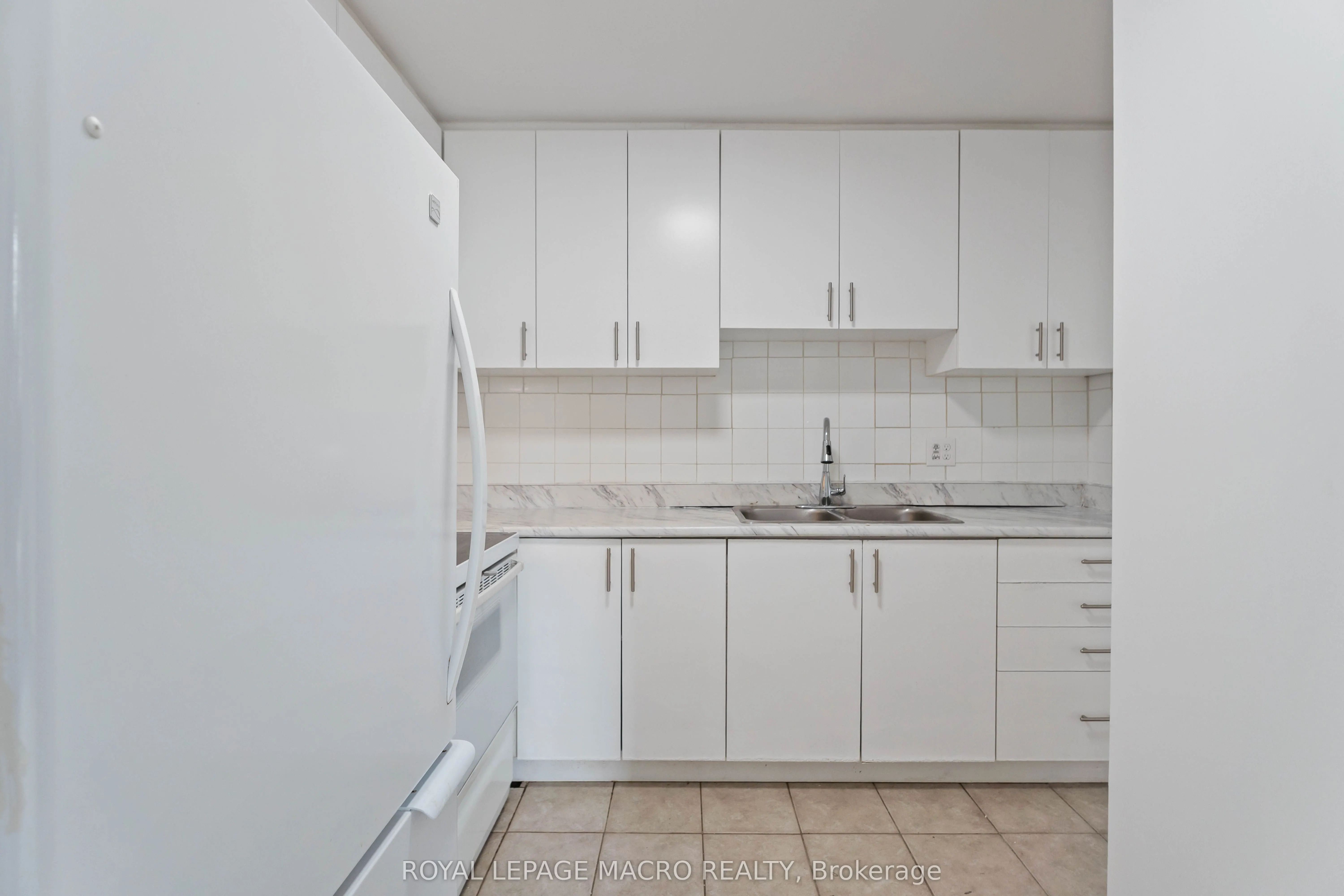 33 Rochelle Avenue, #60
