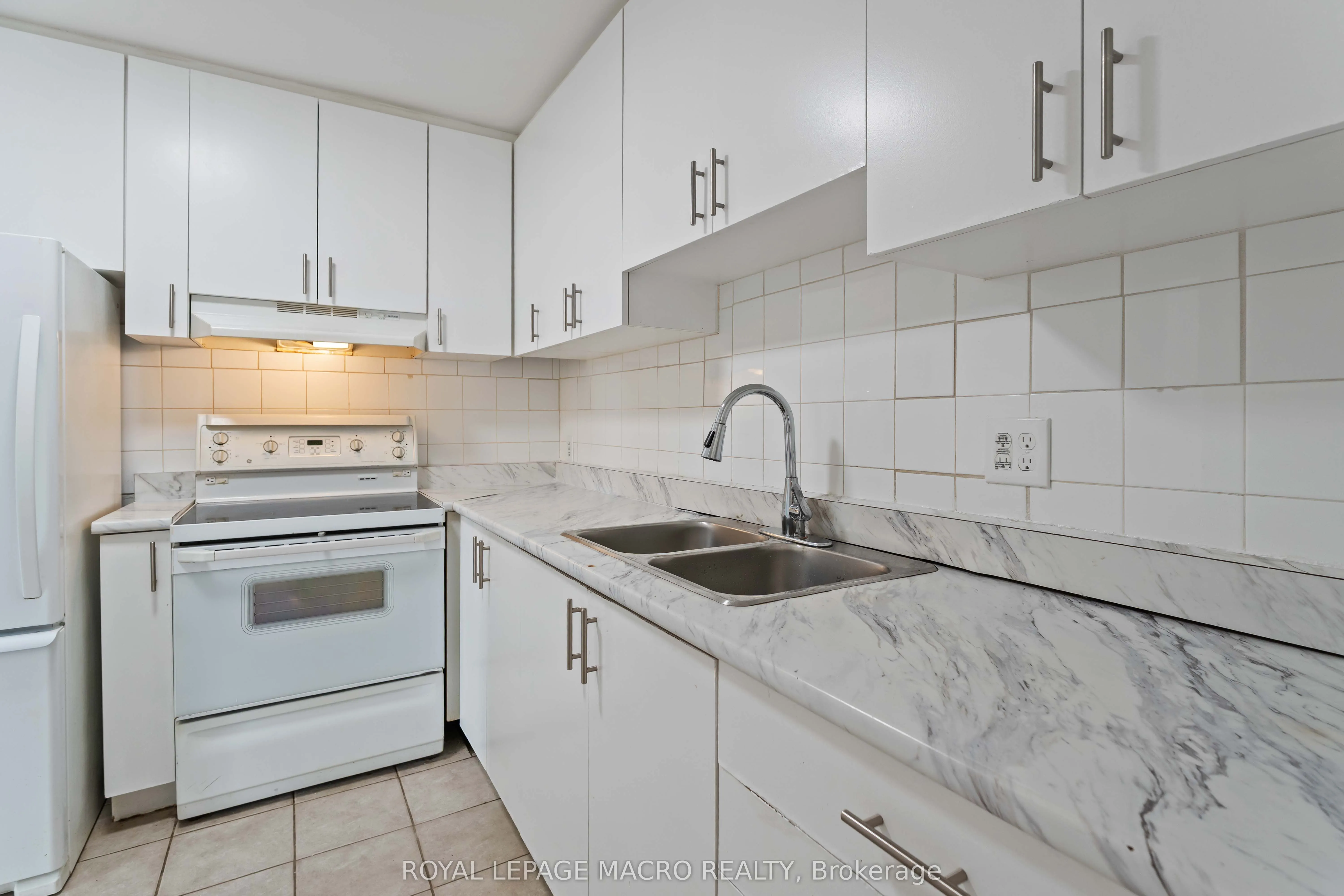 33 Rochelle Avenue, #60