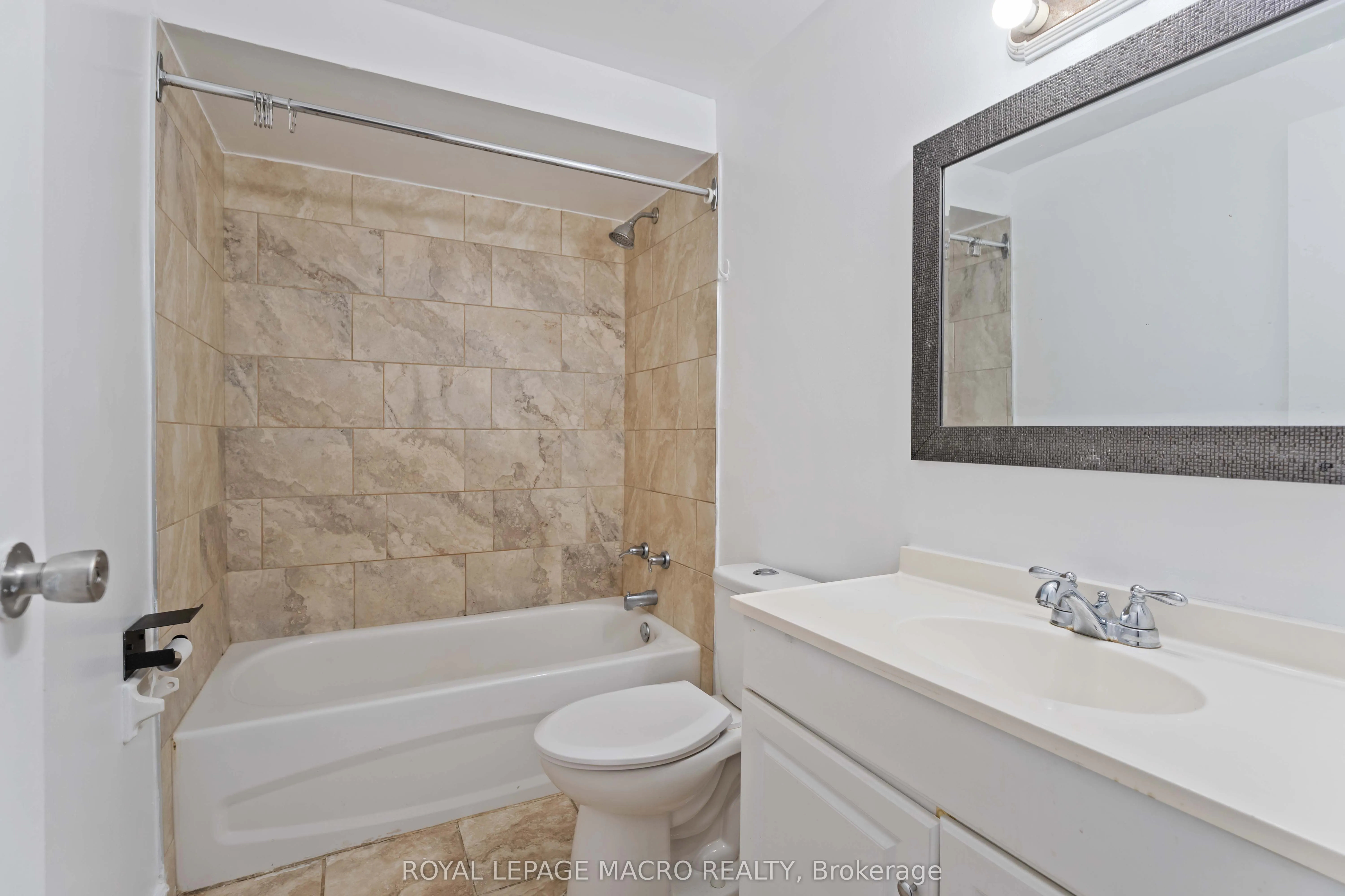 33 Rochelle Avenue, #60