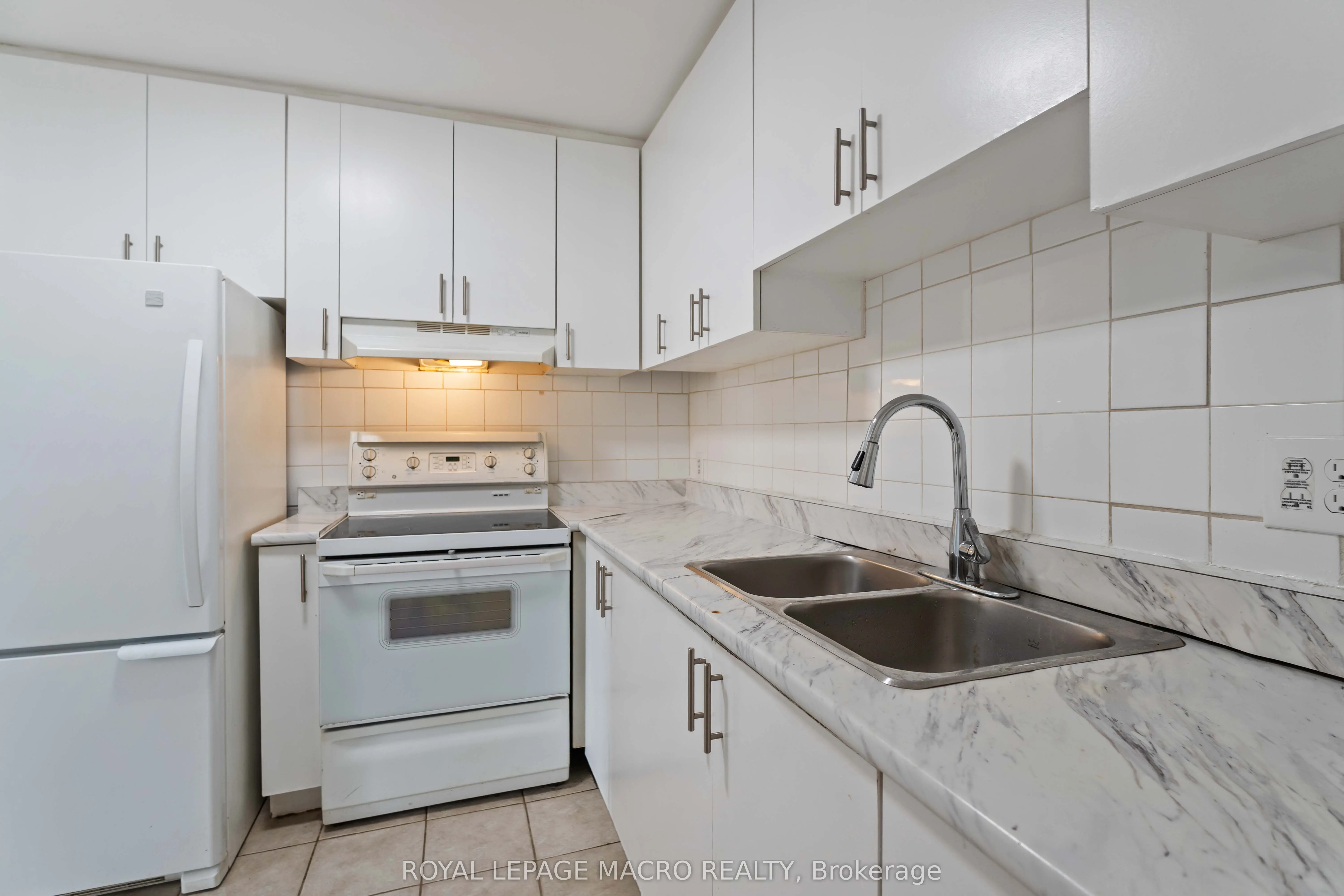 33 Rochelle Avenue, #60