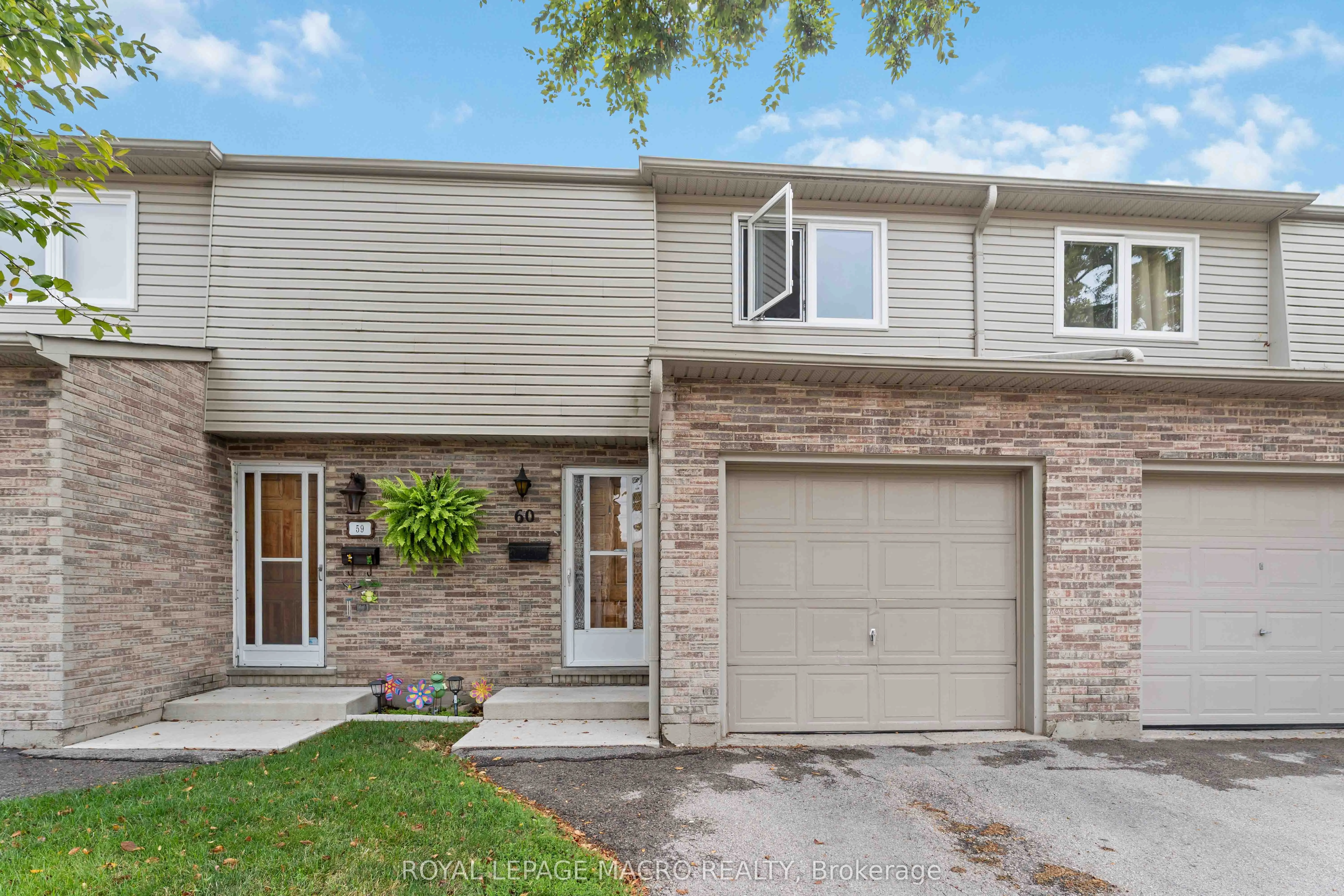 33 Rochelle Avenue, #60