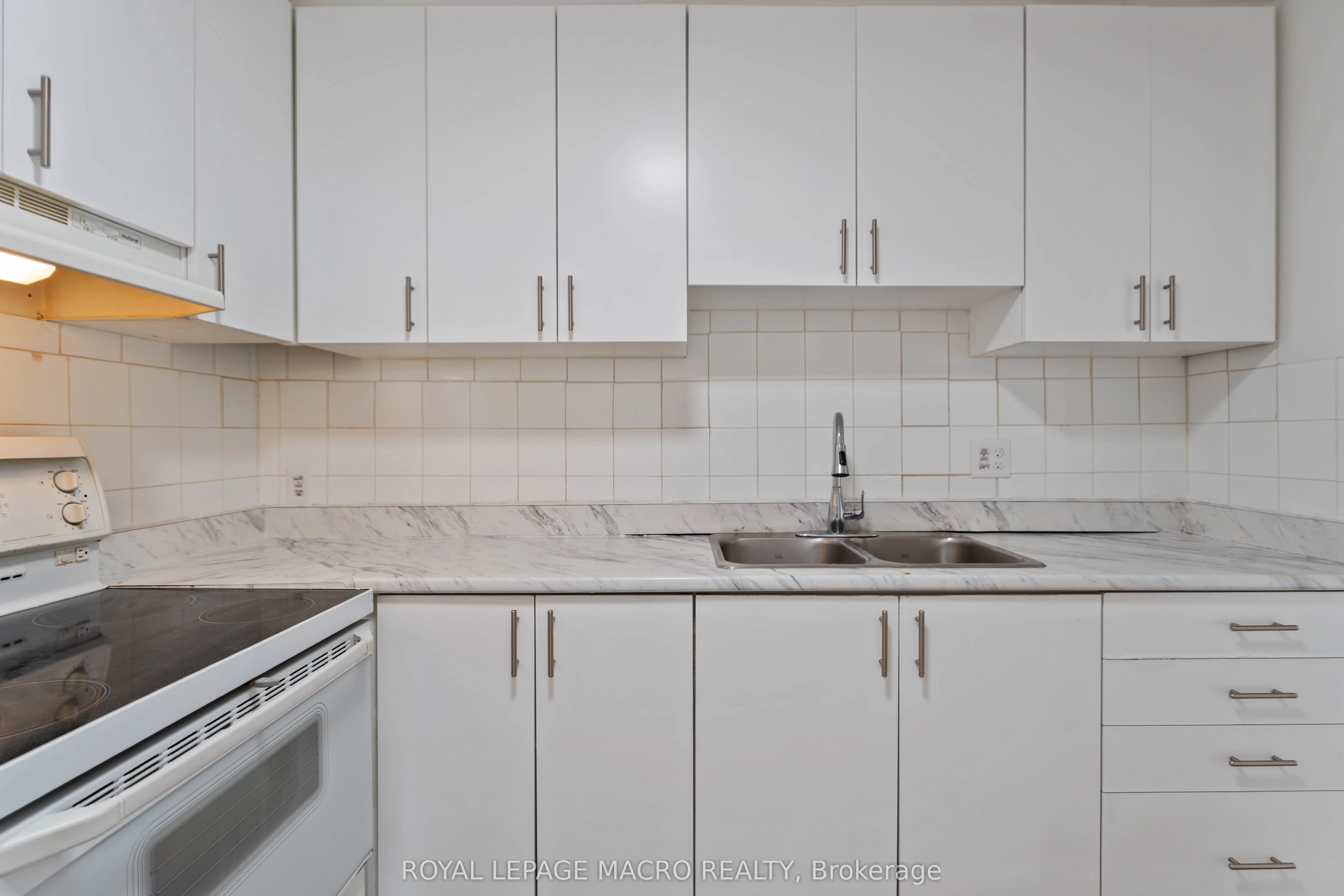 33 Rochelle Avenue, #60