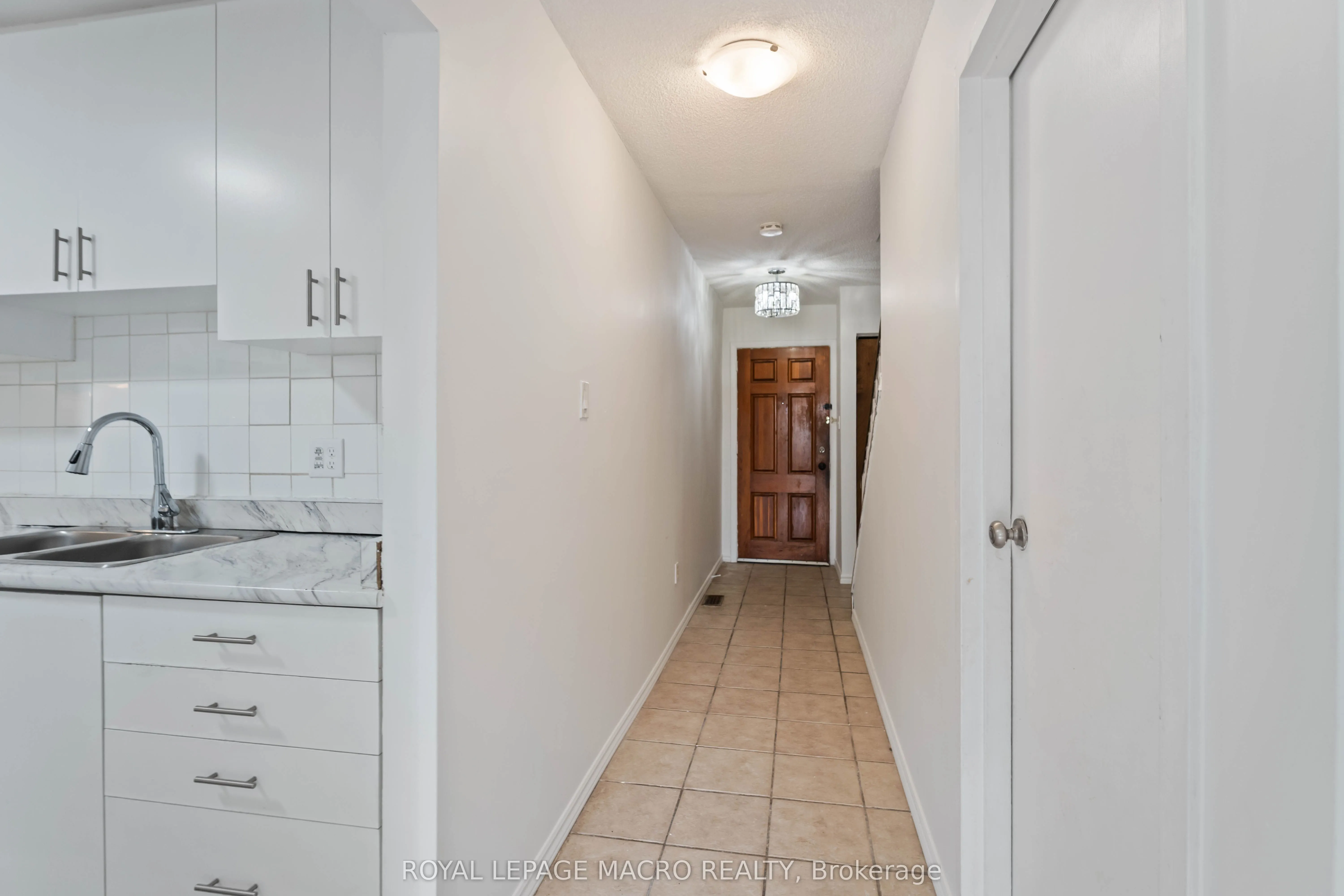 33 Rochelle Avenue, #60