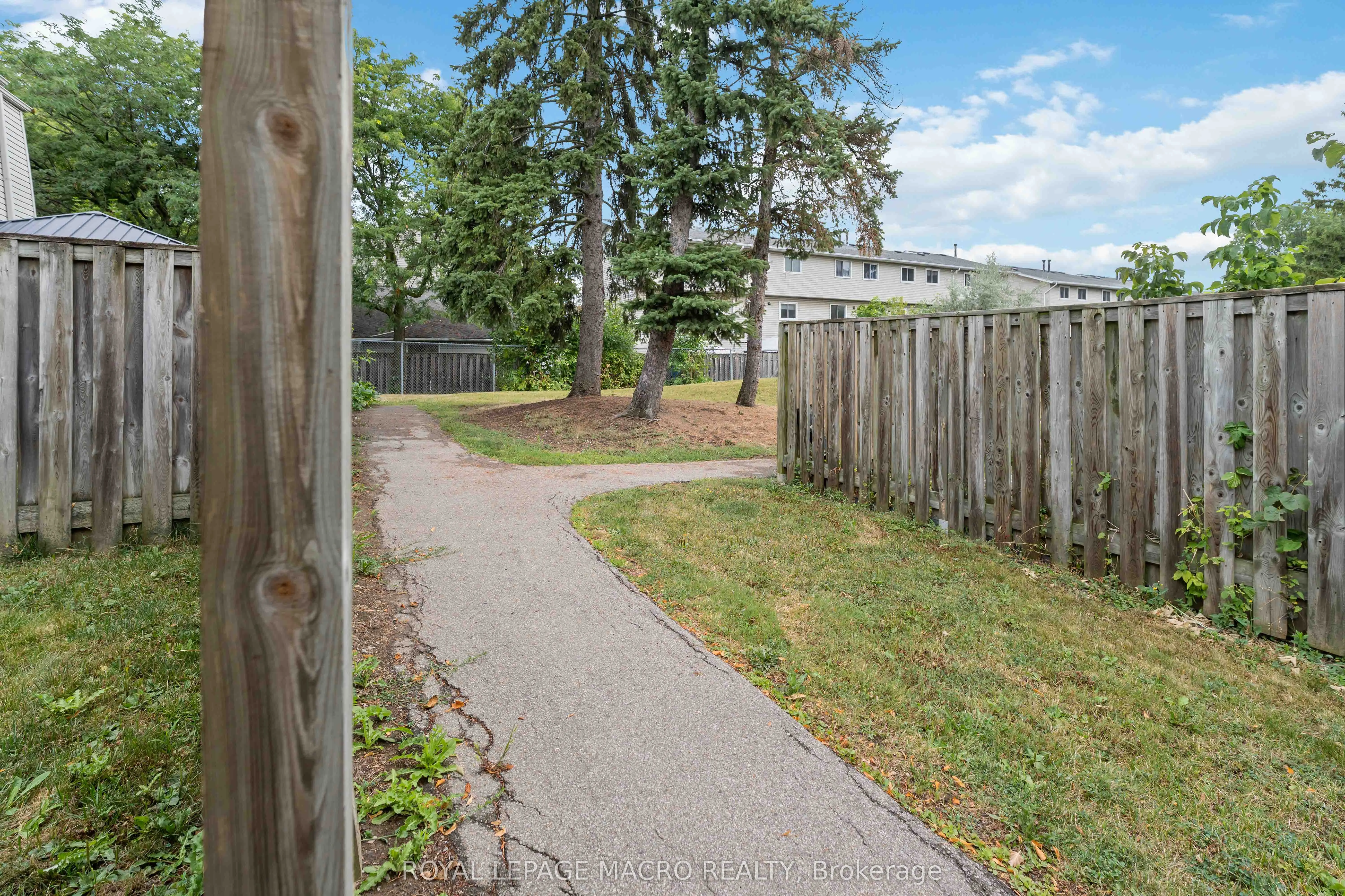 33 Rochelle Avenue, #60