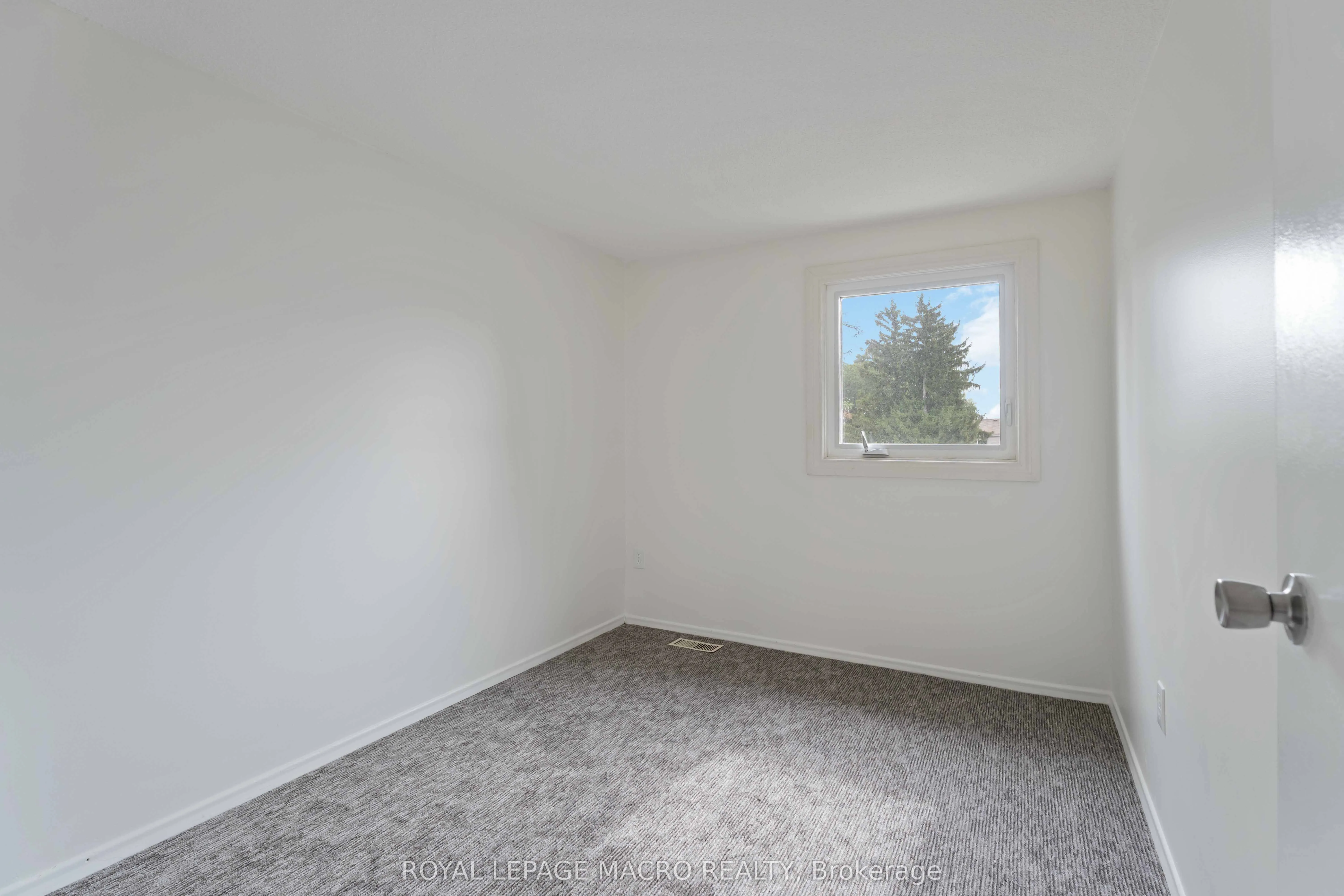 33 Rochelle Avenue, #60