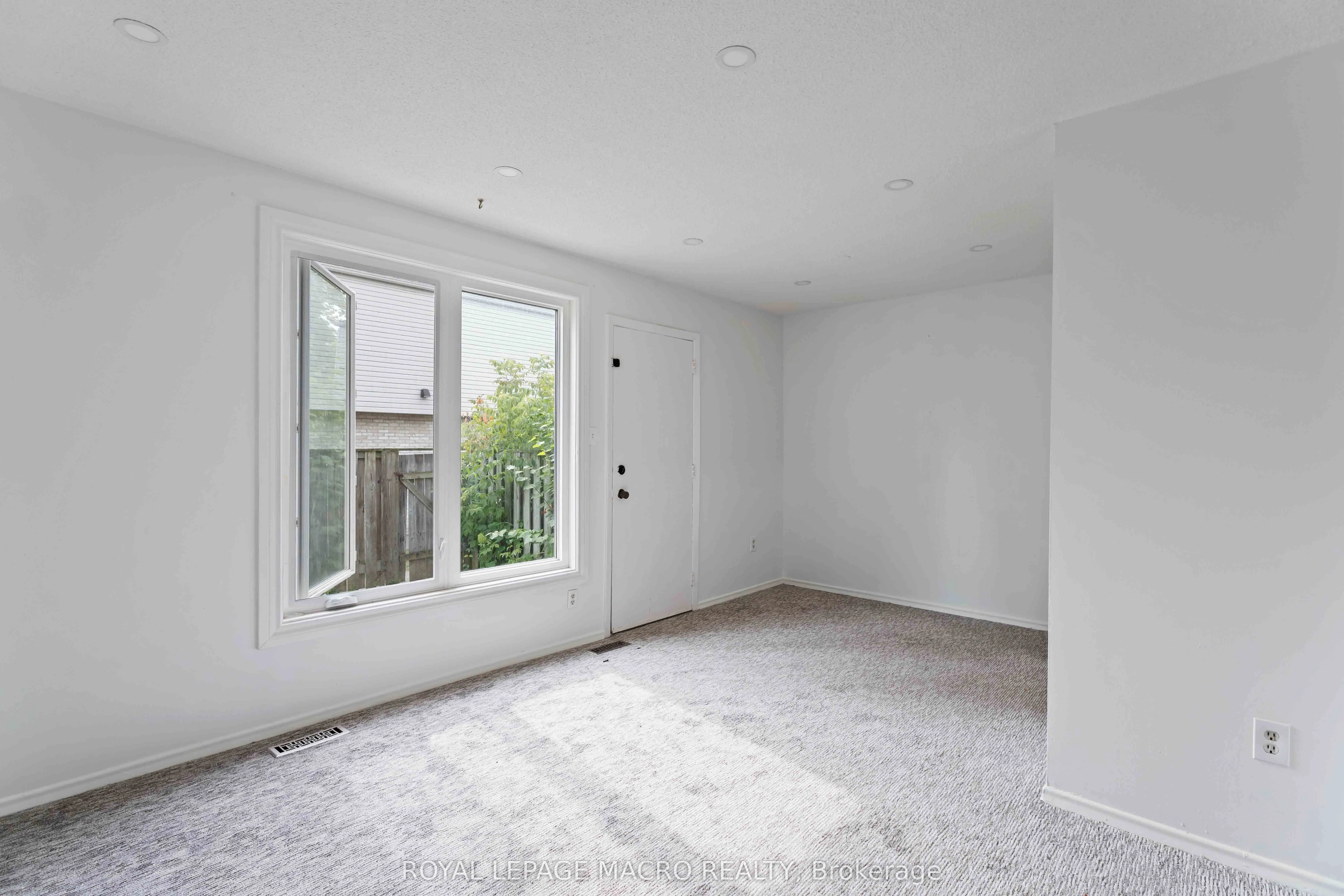 33 Rochelle Avenue, #60