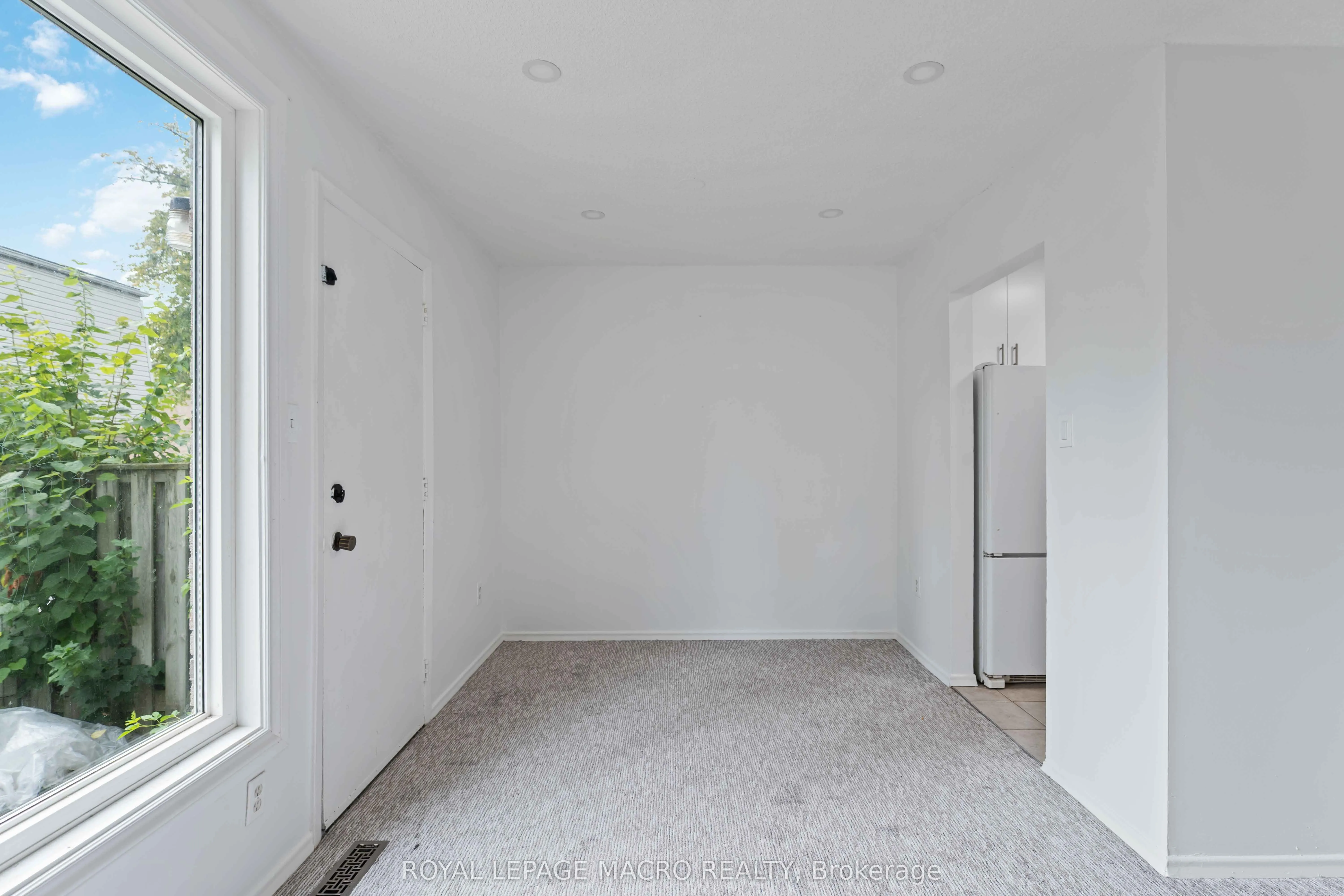 33 Rochelle Avenue, #60