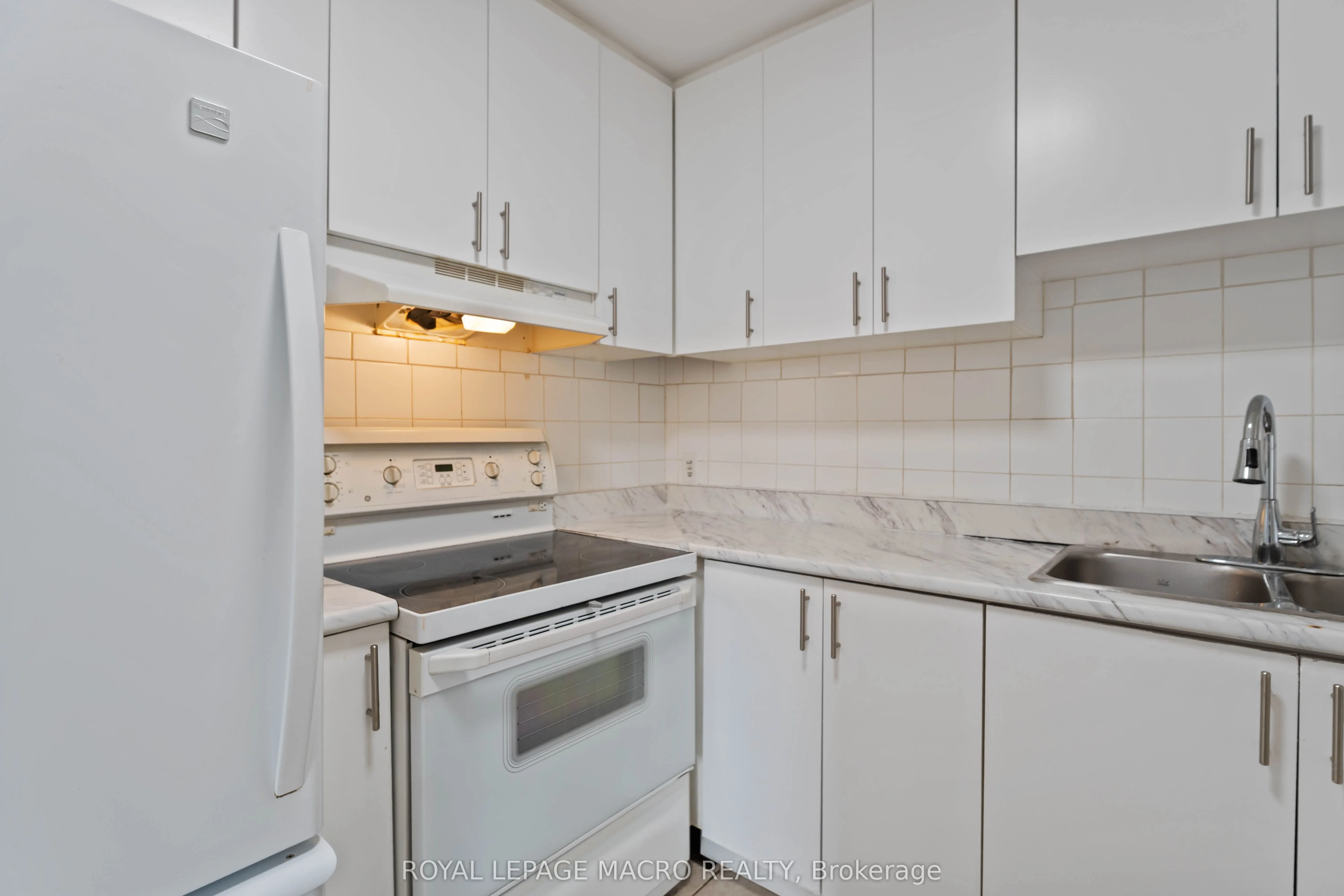 33 Rochelle Avenue, #60