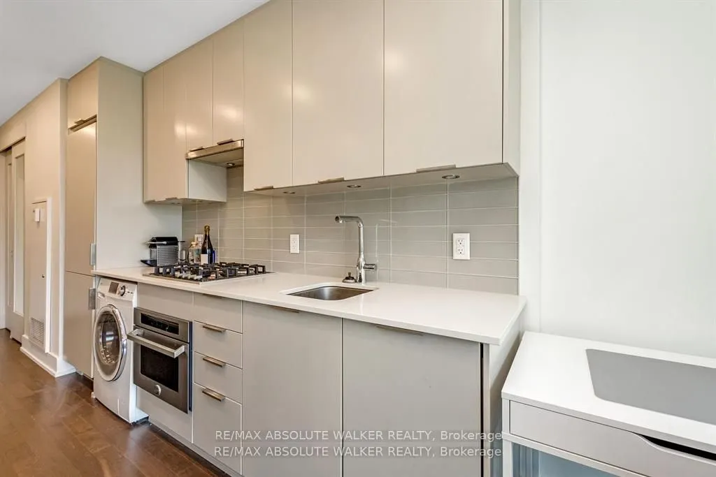 11 Des Oblats Avenue, #202