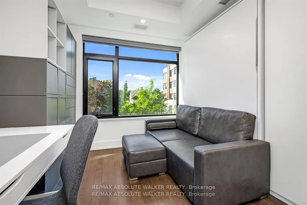 11 Des Oblats Avenue, #202