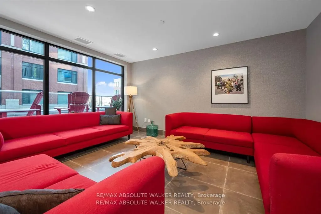 11 Des Oblats Avenue, #202