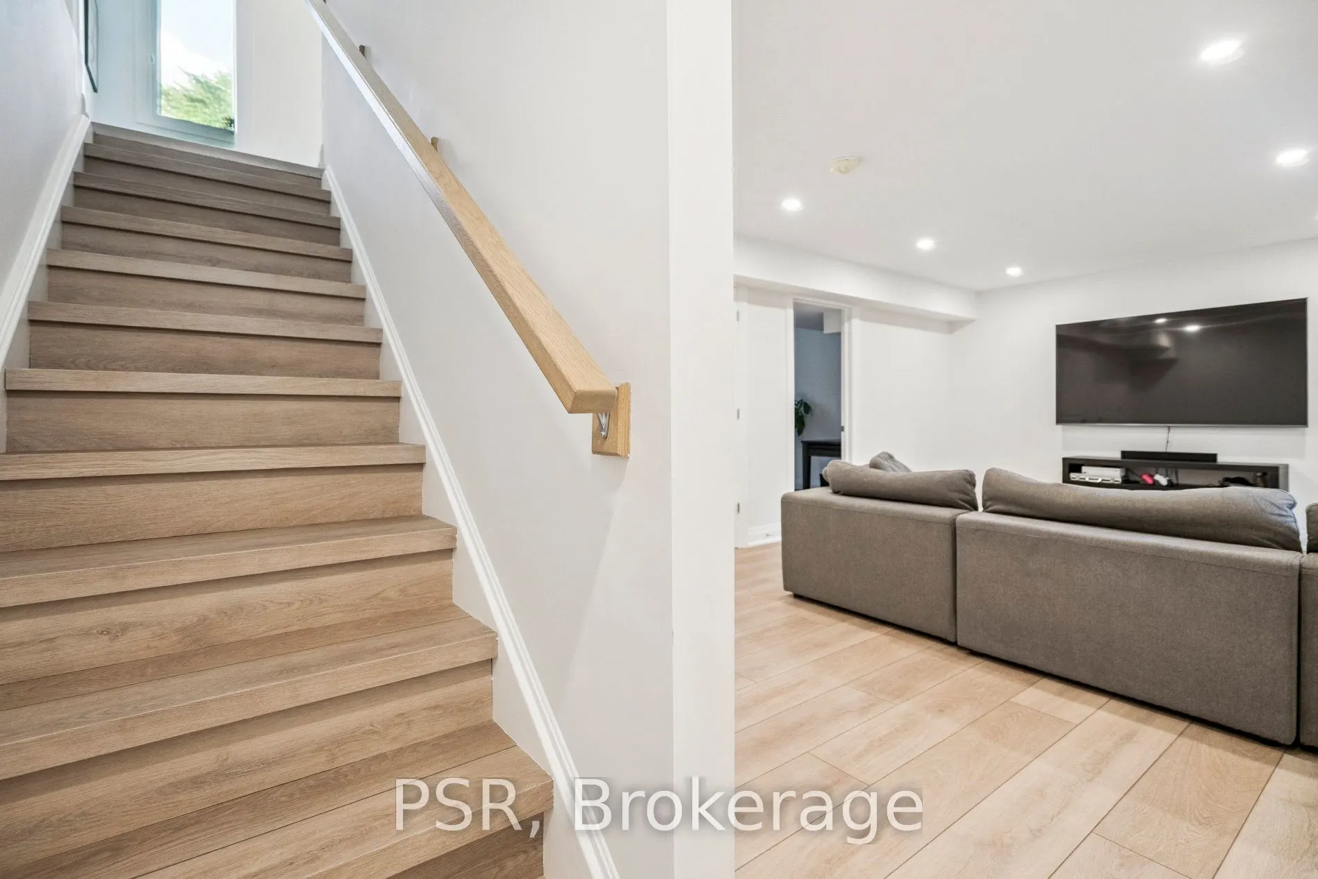 8 Paxton Avenue