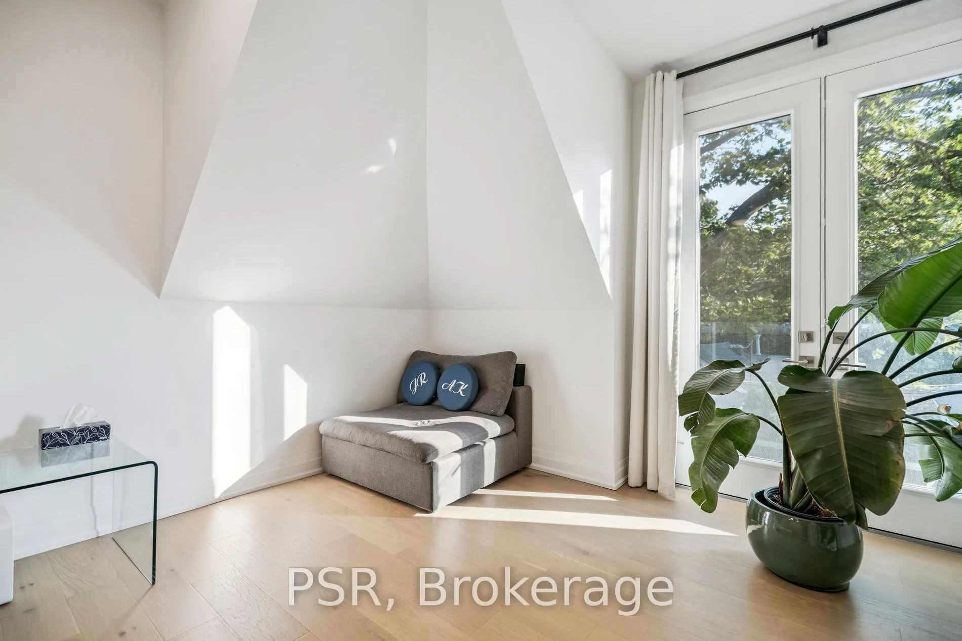 8 Paxton Avenue